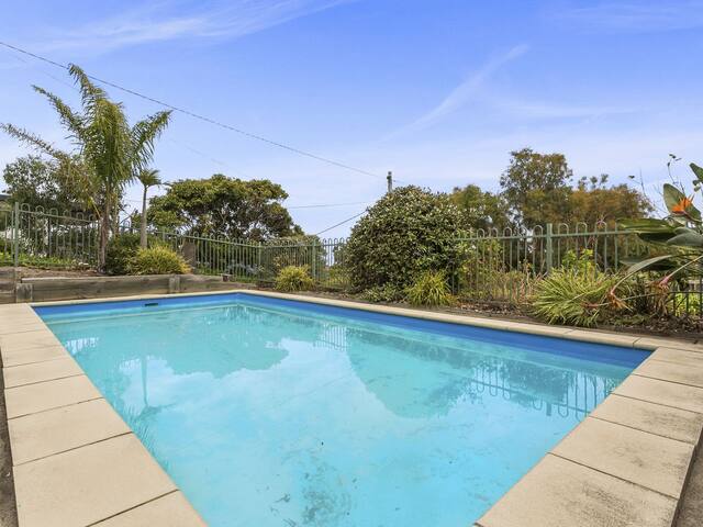 Mccrae Family Beach House – Bay Views – Swimming Pool – Air Con gallery image 2