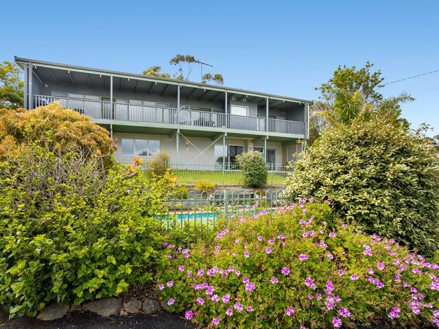 Mccrae Family Beach House – Bay Views – Swimming Pool – Air Con