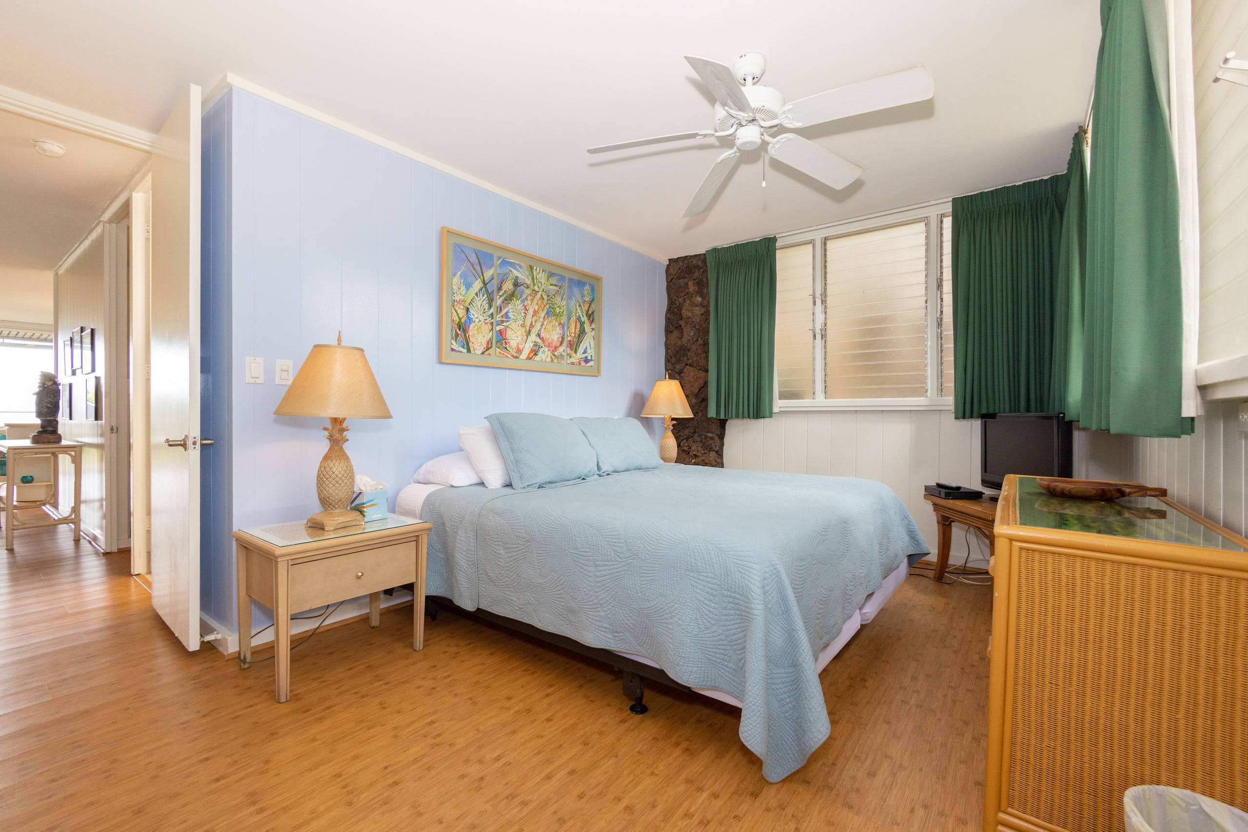 Condo in Lahaina · ★4.79 · 2 bedrooms · 3 beds · 1 private bath - Image 12