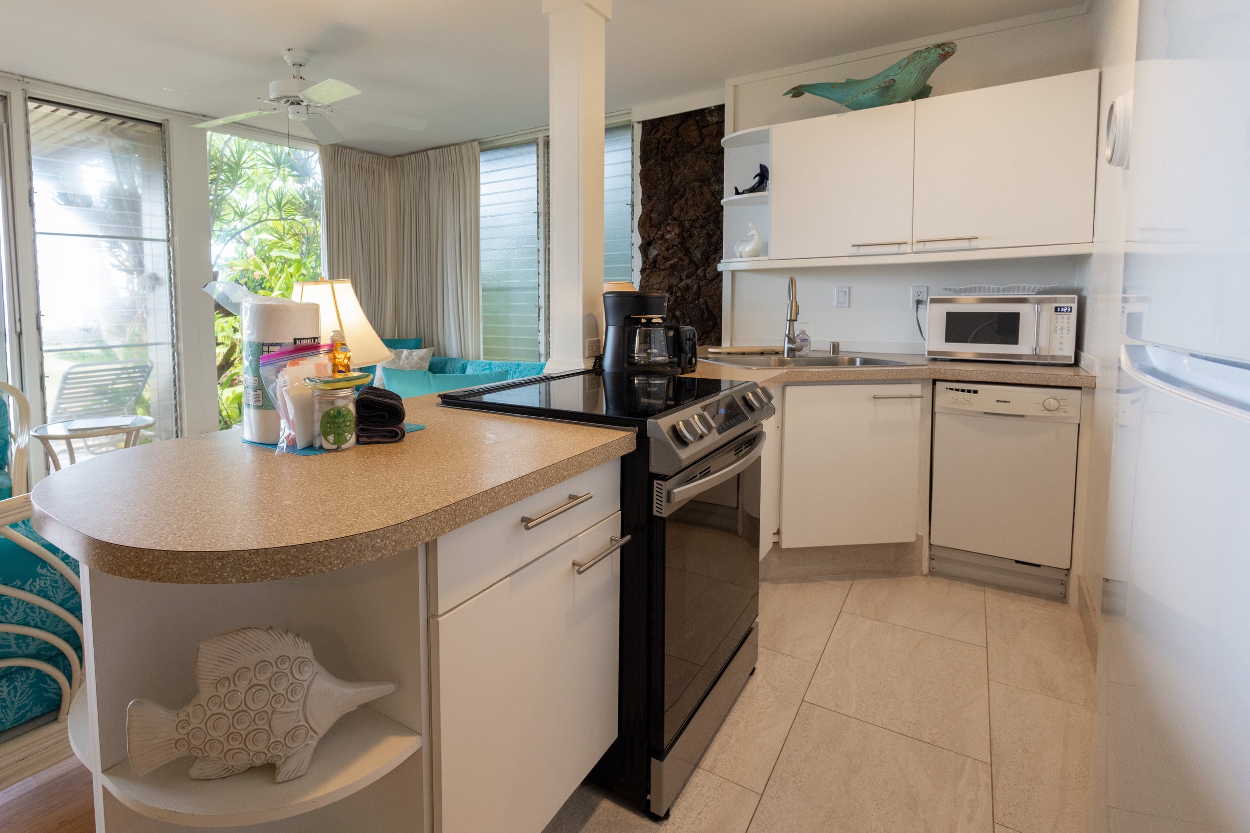Condo in Lahaina · ★4.79 · 2 bedrooms · 3 beds · 1 private bath - Image 9