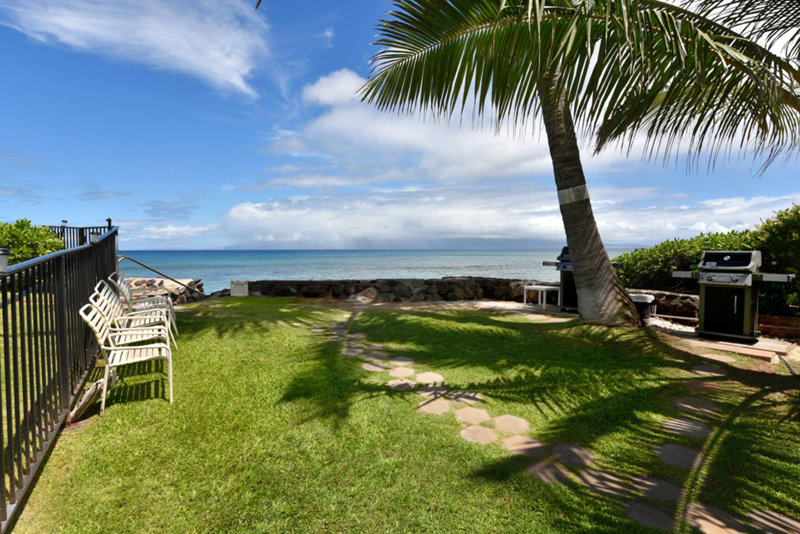 Condo in Lahaina · ★4.79 · 2 bedrooms · 3 beds · 1 private bath - Image 37