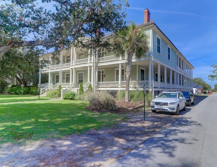 Historic Captain's Quarters On Sullivan's! Unique Opportunity To Vacation In A Piece Of History! - Charleston, SC