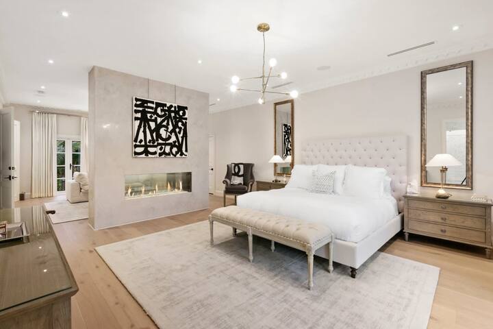 Beverly Hills Maison by Stay Awhile Villas gallery image 4