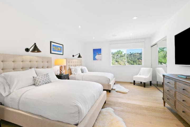 Beverly Hills Maison by Stay Awhile Villas