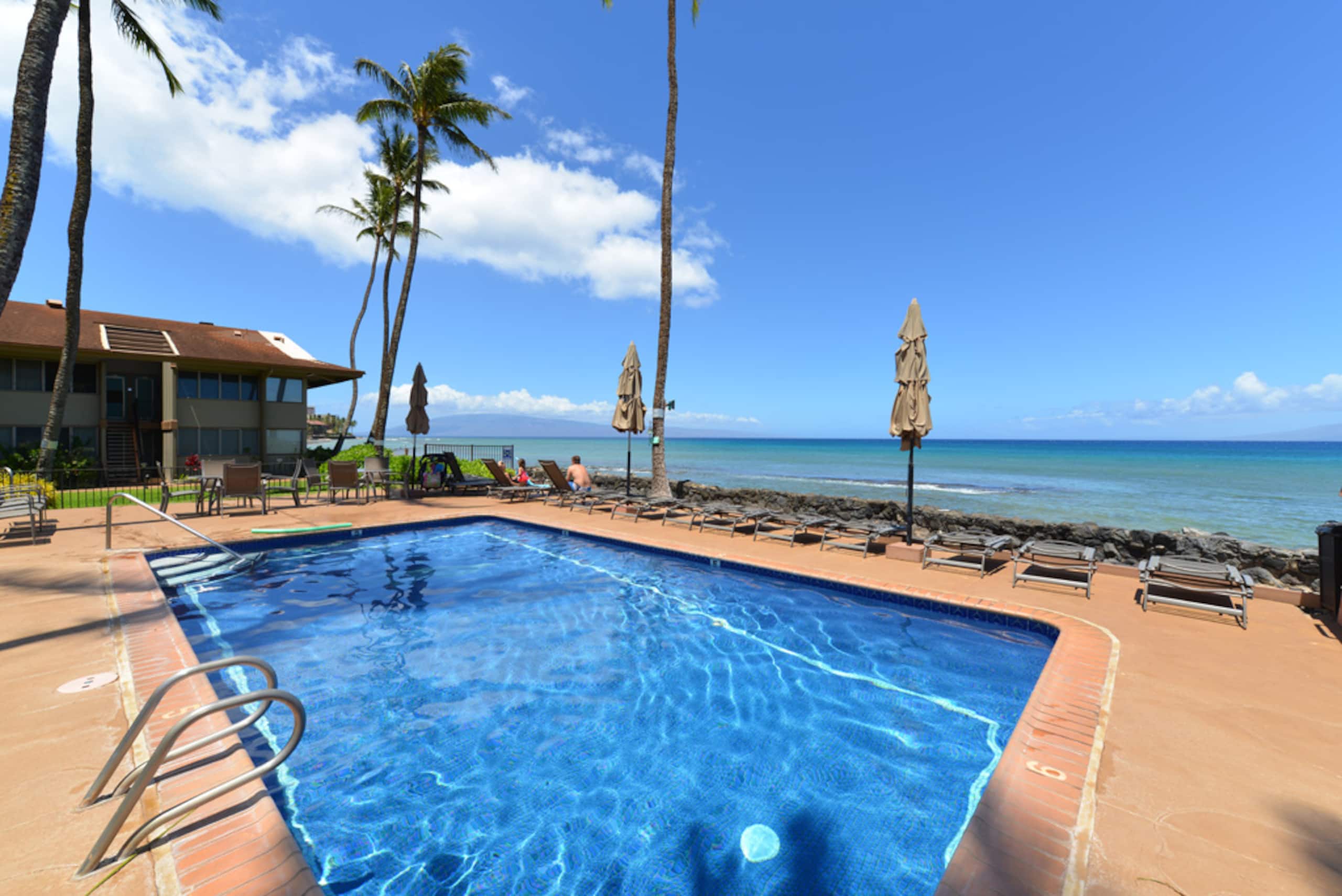 Condo in Lahaina · ★4.77 · 2 bedrooms · 5 beds · 1 bath - Image 39