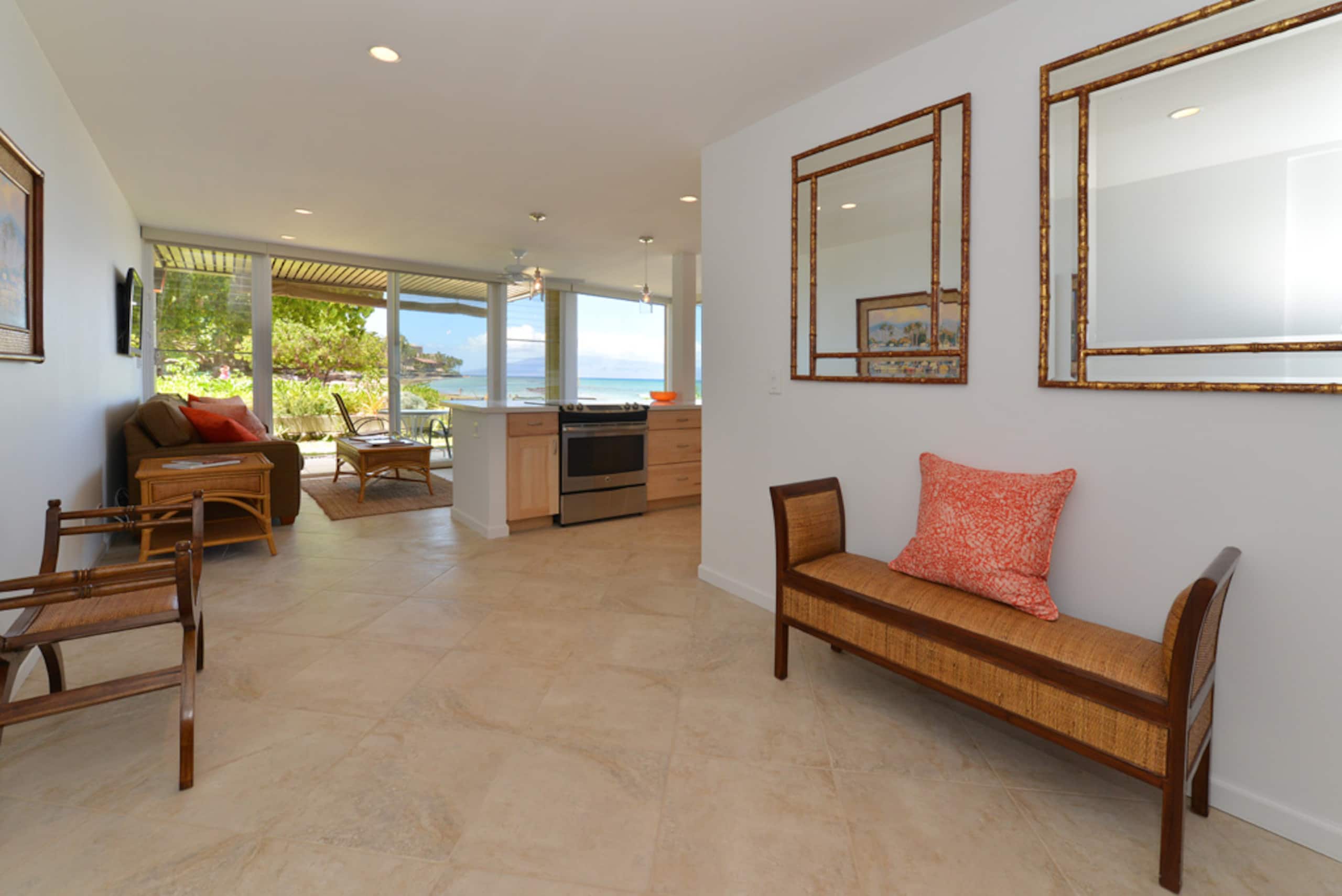 Condo in Lahaina · ★4.77 · 2 bedrooms · 5 beds · 1 bath - Image 3