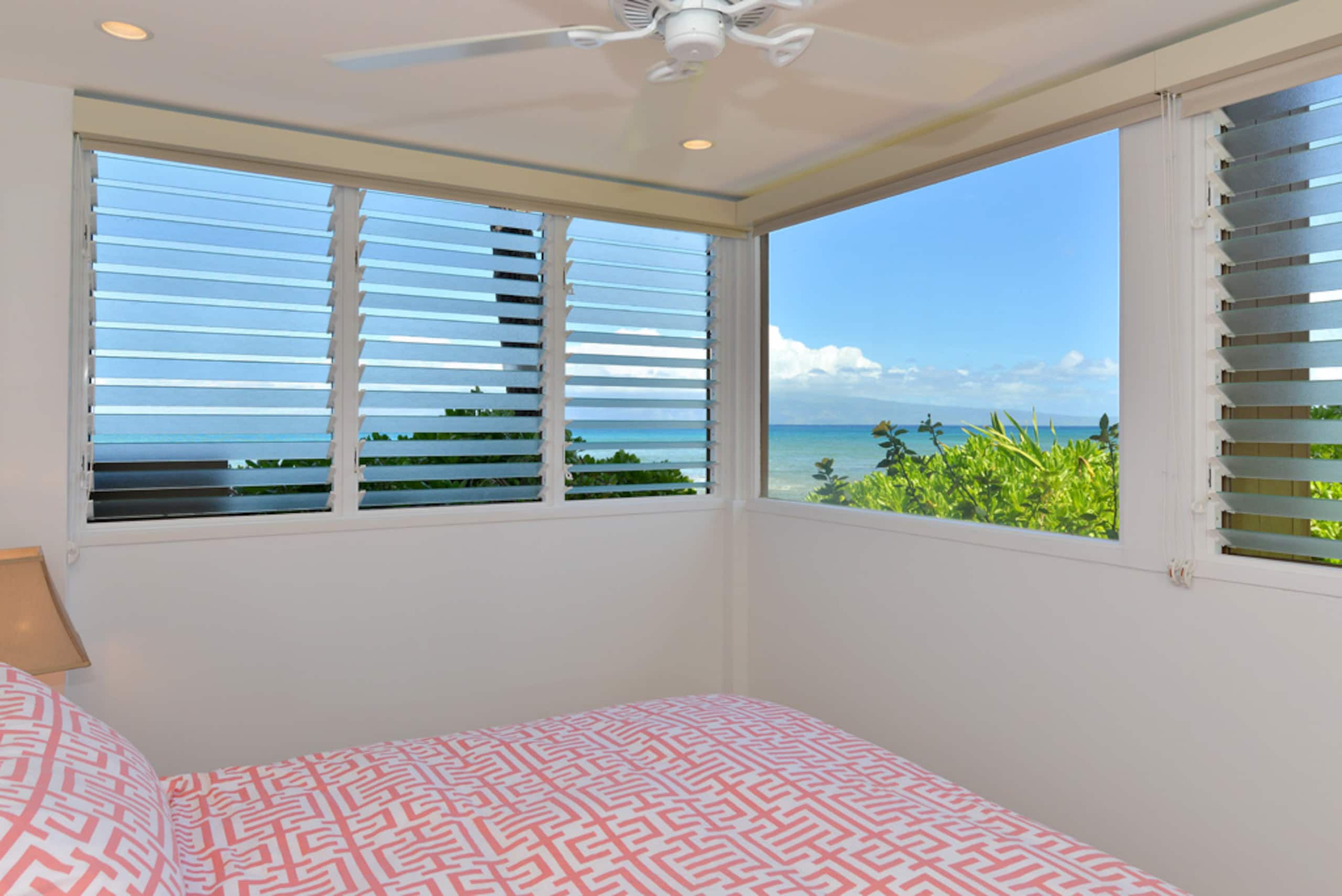 Condo in Lahaina · ★4.77 · 2 bedrooms · 5 beds · 1 bath - Image 14