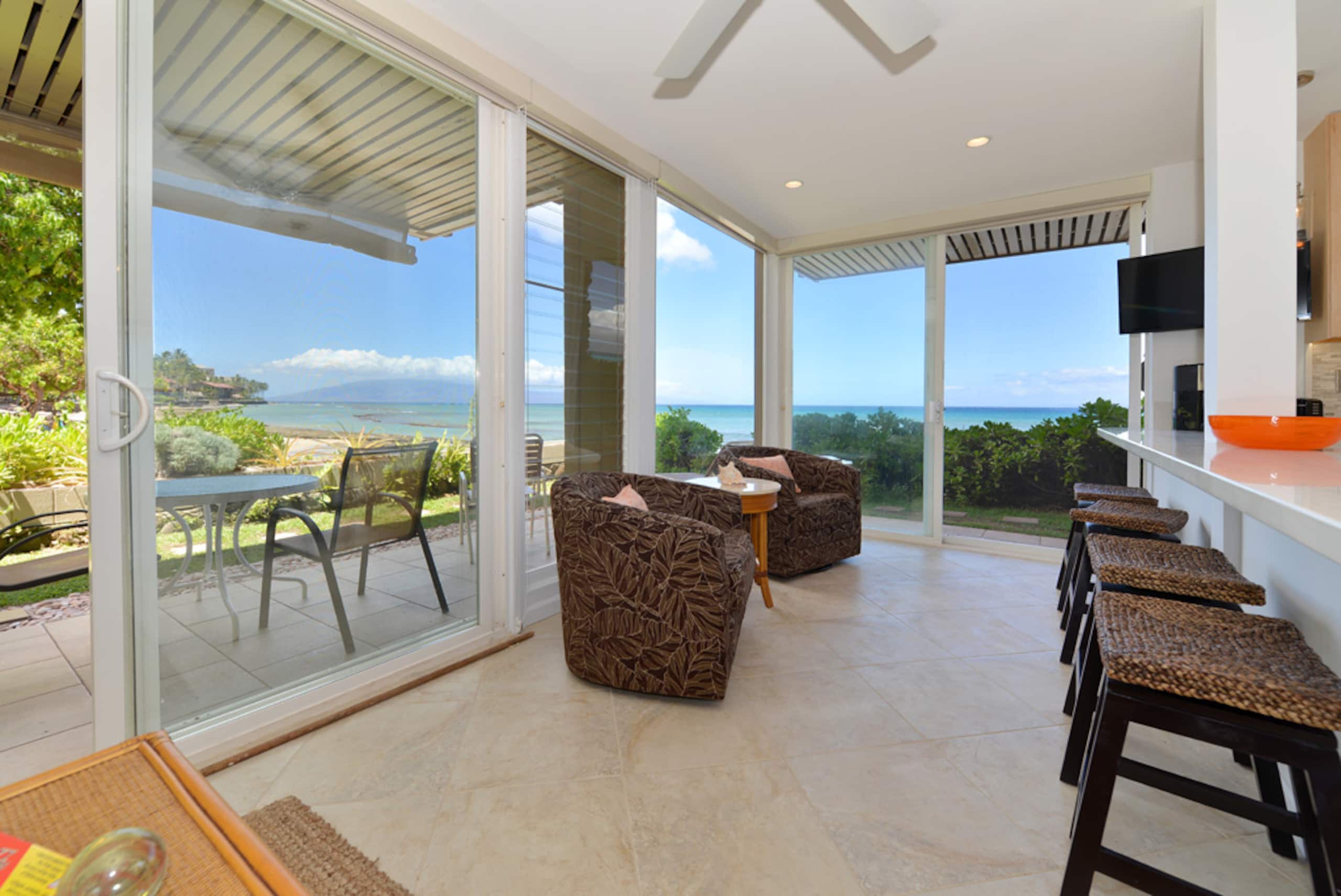 Condo in Lahaina · ★4.77 · 2 bedrooms · 5 beds · 1 bath - Image 5