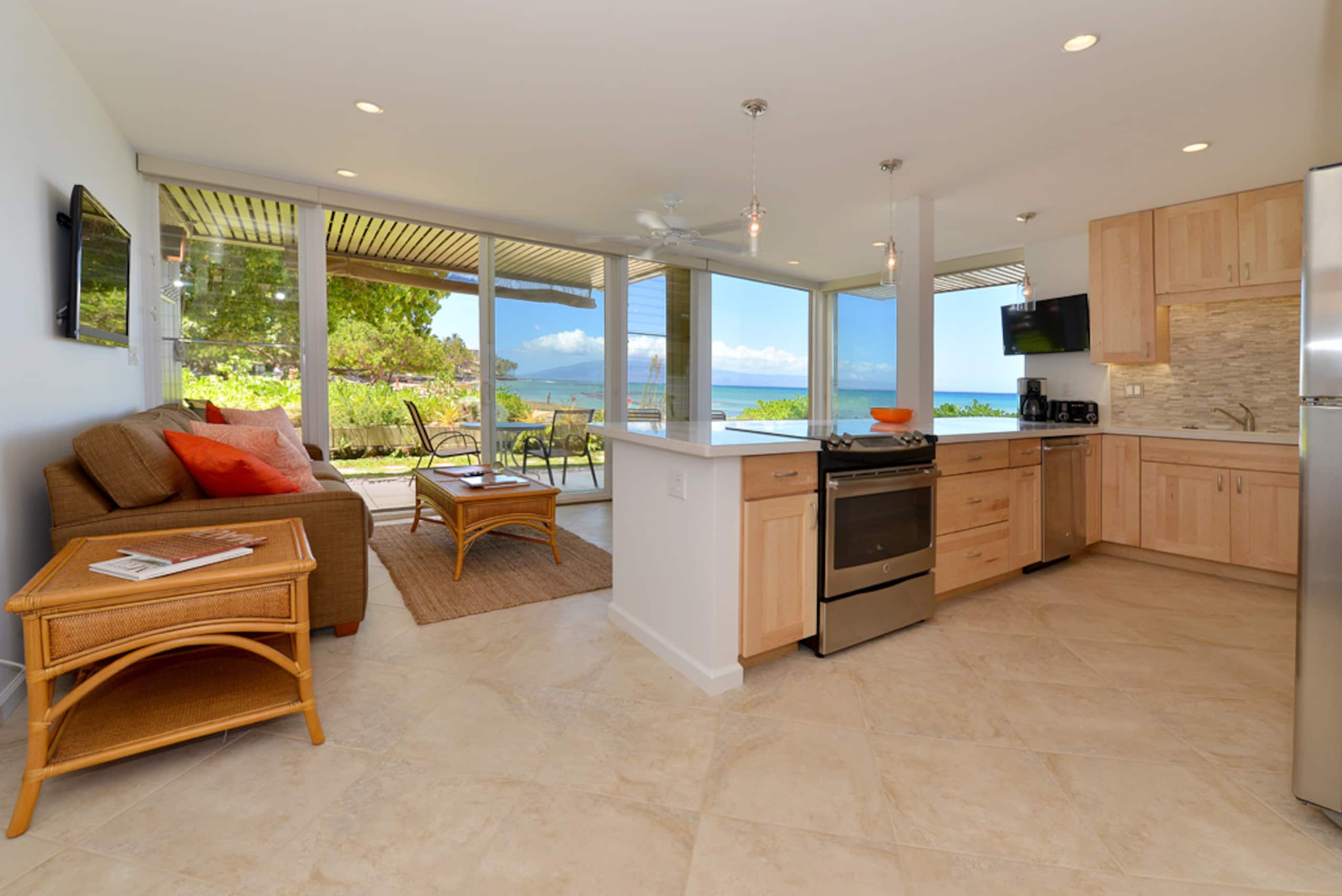 Condo in Lahaina · ★4.77 · 2 bedrooms · 5 beds · 1 bath - Image 10