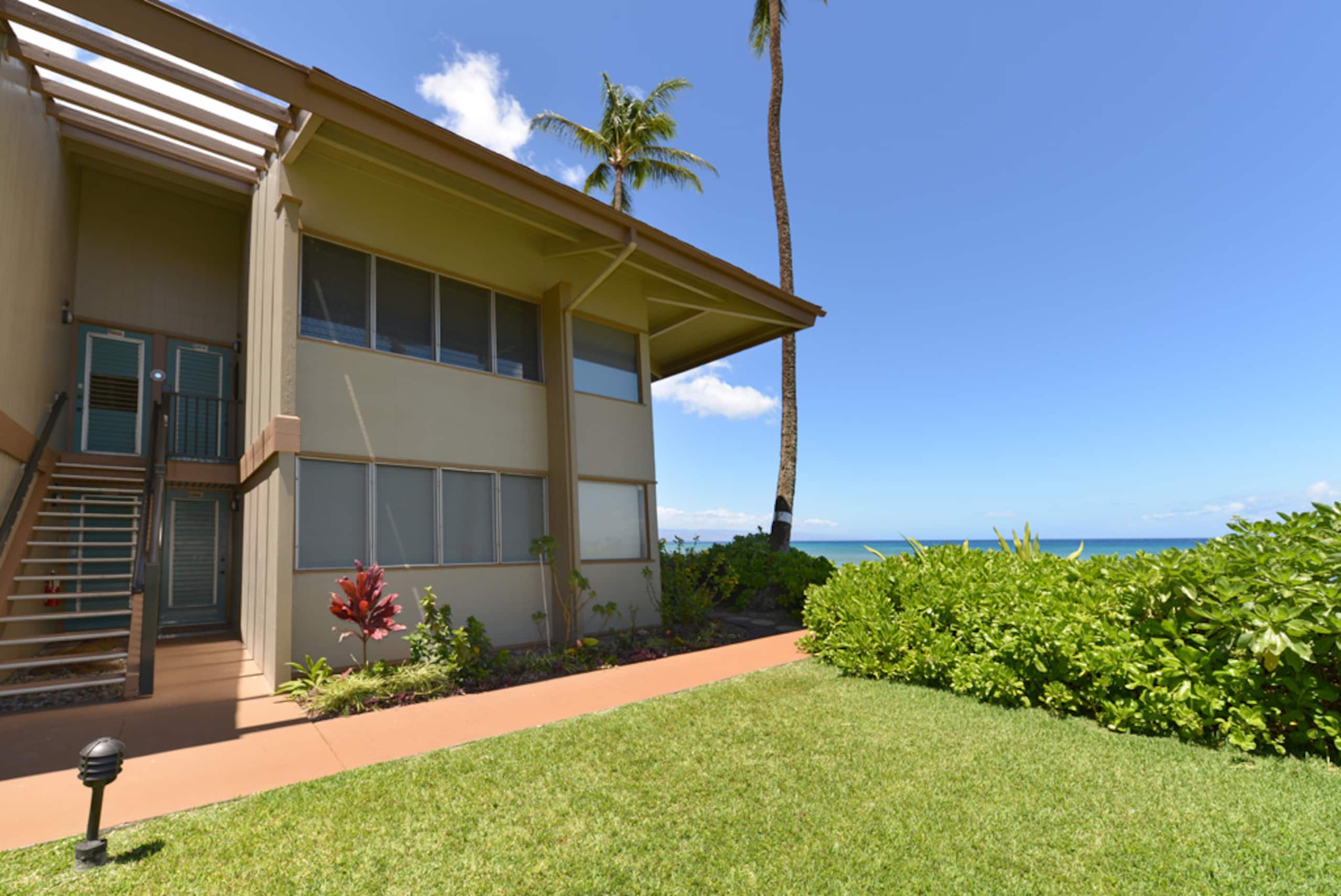 Condo in Lahaina · ★4.77 · 2 bedrooms · 5 beds · 1 bath - Image 37