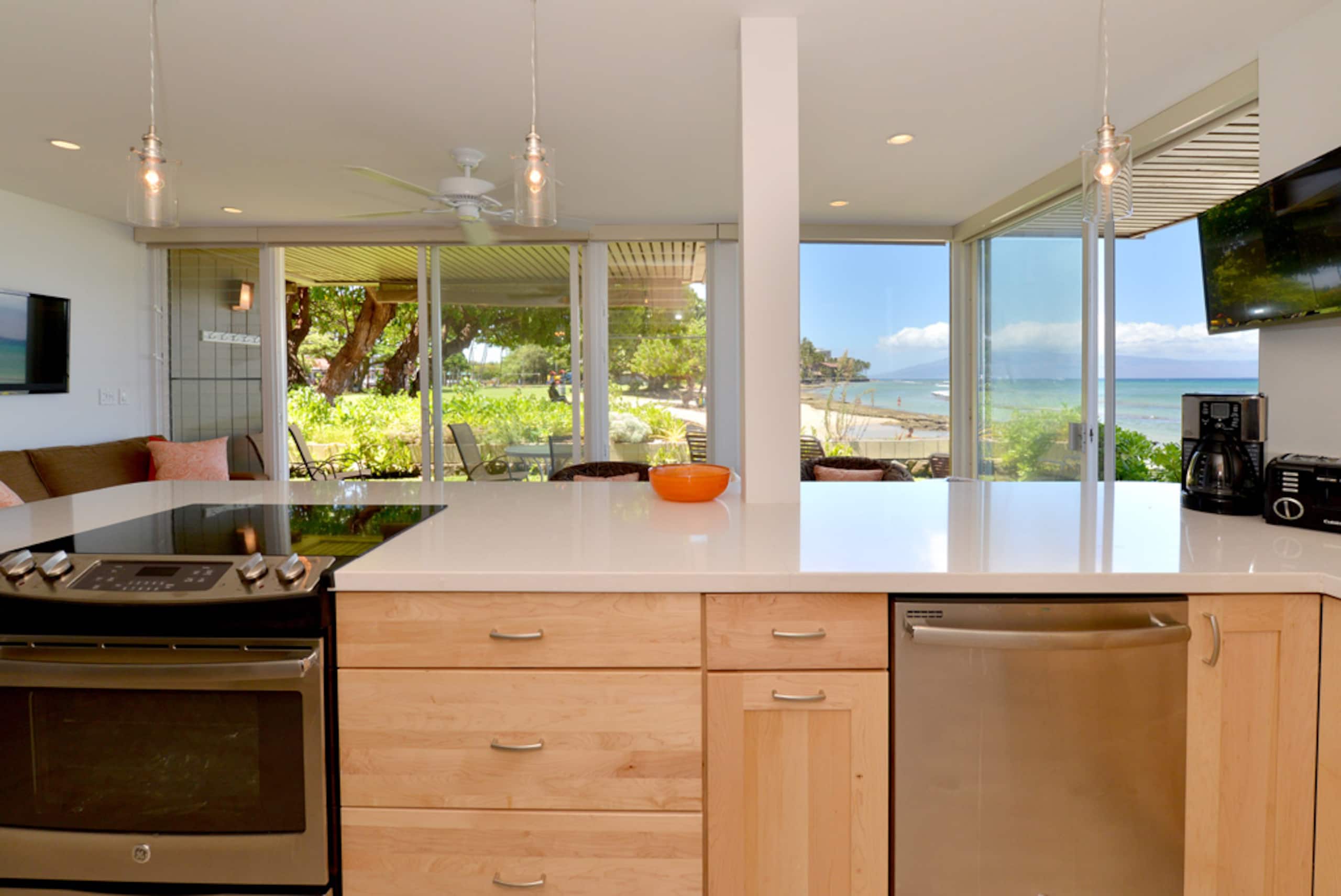 Condo in Lahaina · ★4.77 · 2 bedrooms · 5 beds · 1 bath - Image 11