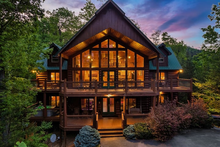 Luxury 5BR Sleeps 18! - Cabins for Rent in Sevierville, Tennessee