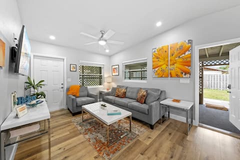 Popular Airbnb listing: Midtown Cottage - Walk to it All! in Cocoa Beach