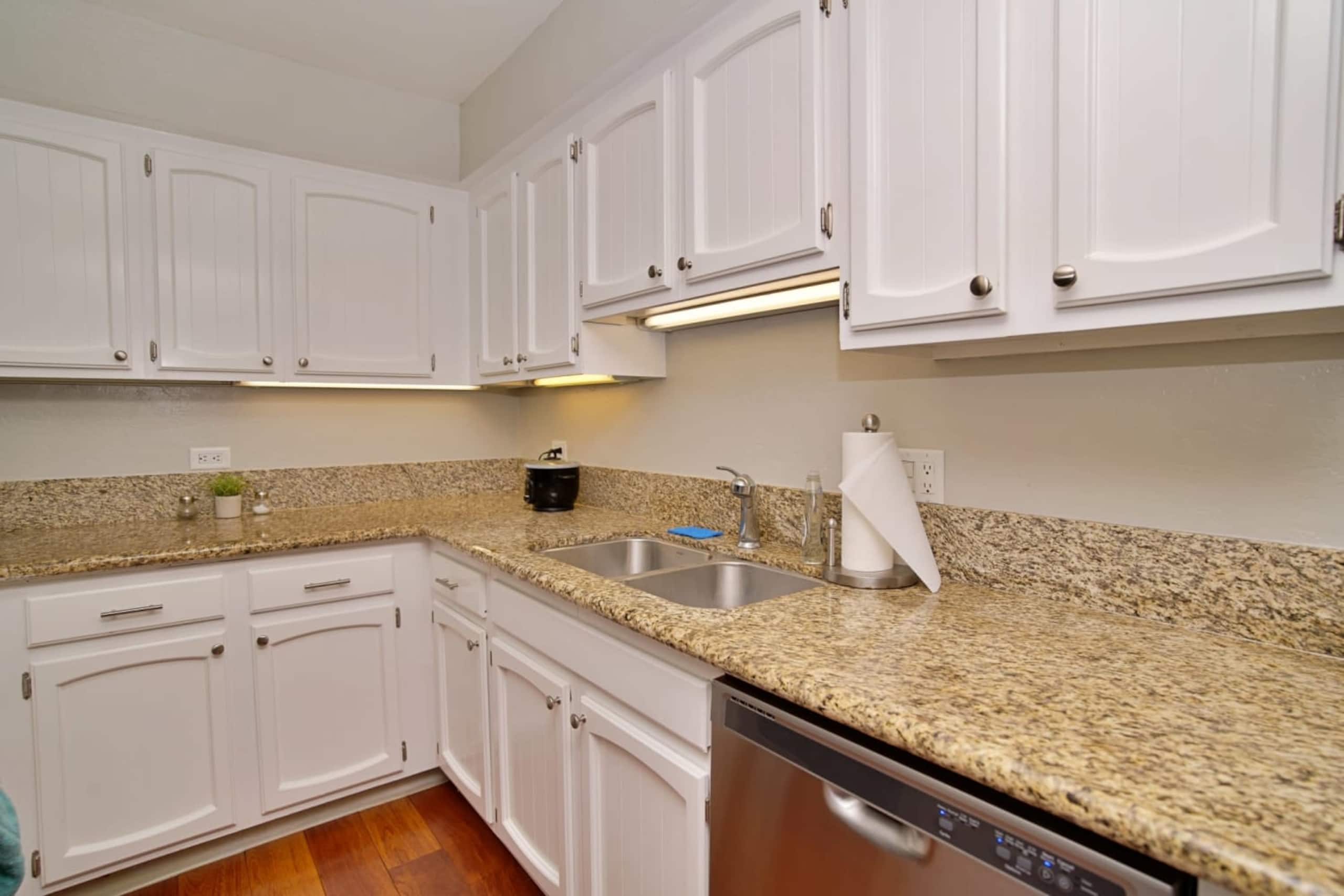 Condo in Kailua-Kona · ★4.91 · 1 bedroom · 3 beds · 1 private bath - Image 7