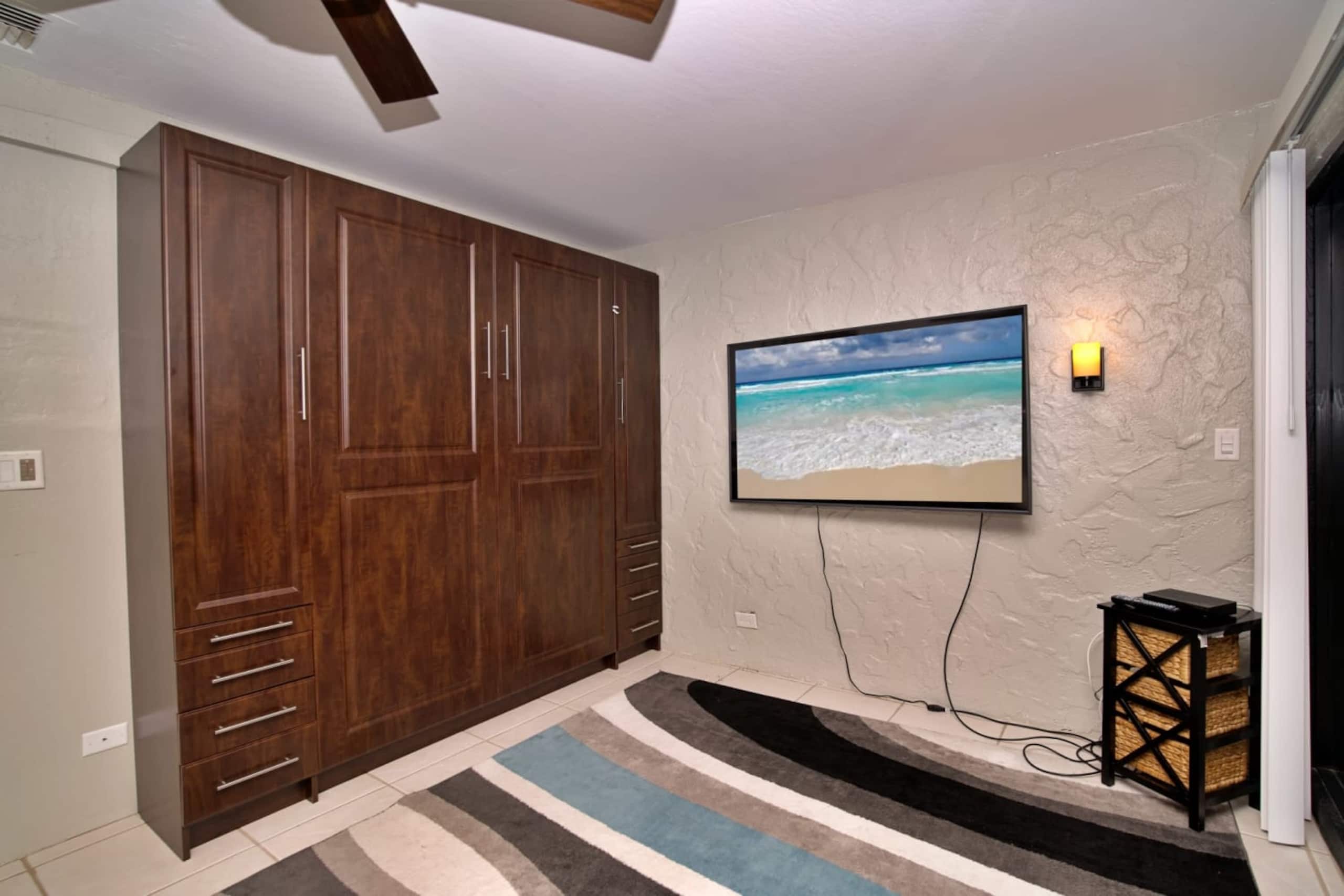 Condo in Kailua-Kona · ★4.91 · 1 bedroom · 3 beds · 1 private bath - Image 11