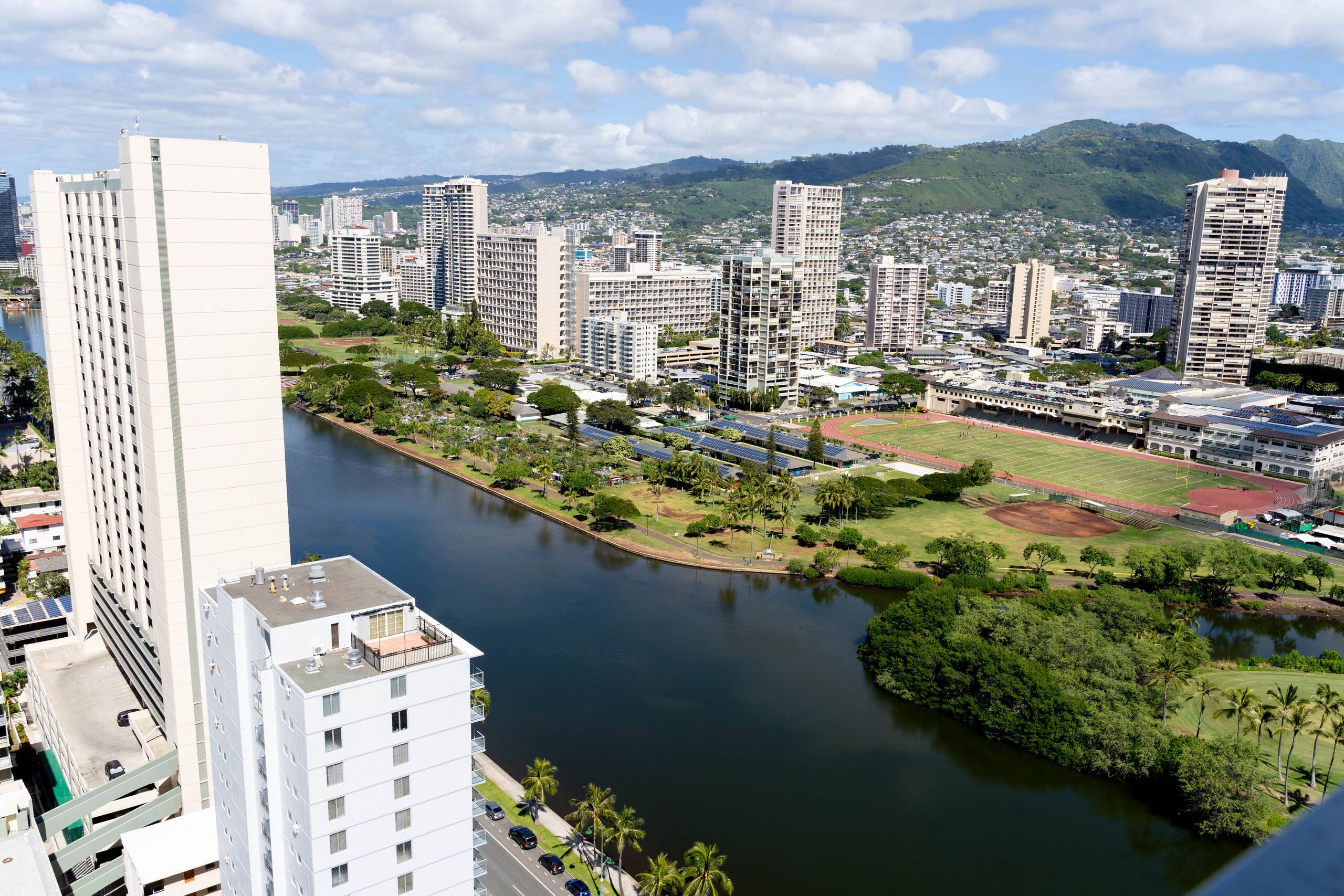 Condo in Honolulu · ★4.24 · 1 bedroom · 2 beds · 1 shared bath - Image 38