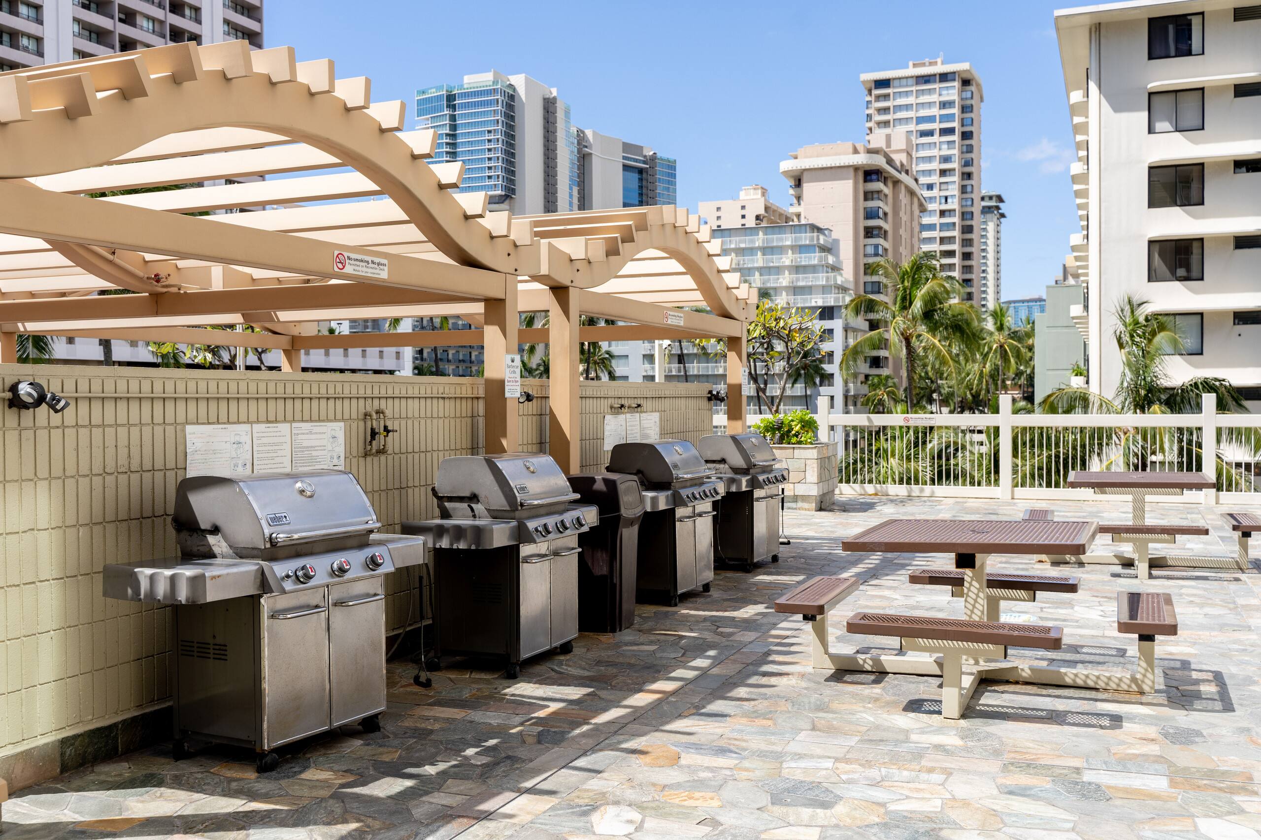 Condo in Honolulu · ★4.24 · 1 bedroom · 2 beds · 1 shared bath - Image 13