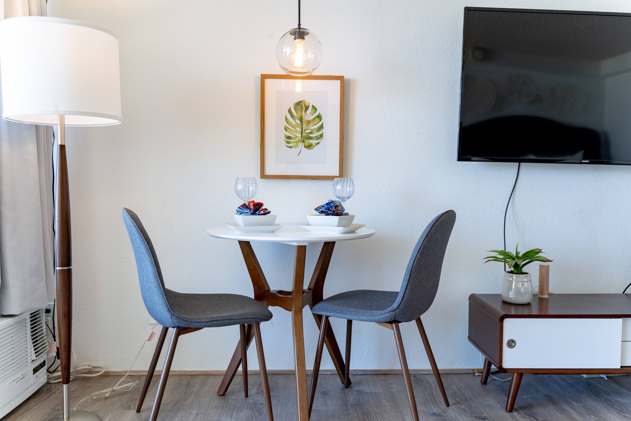 Condo in Honolulu · ★4.24 · 1 bedroom · 2 beds · 1 shared bath - Image 29