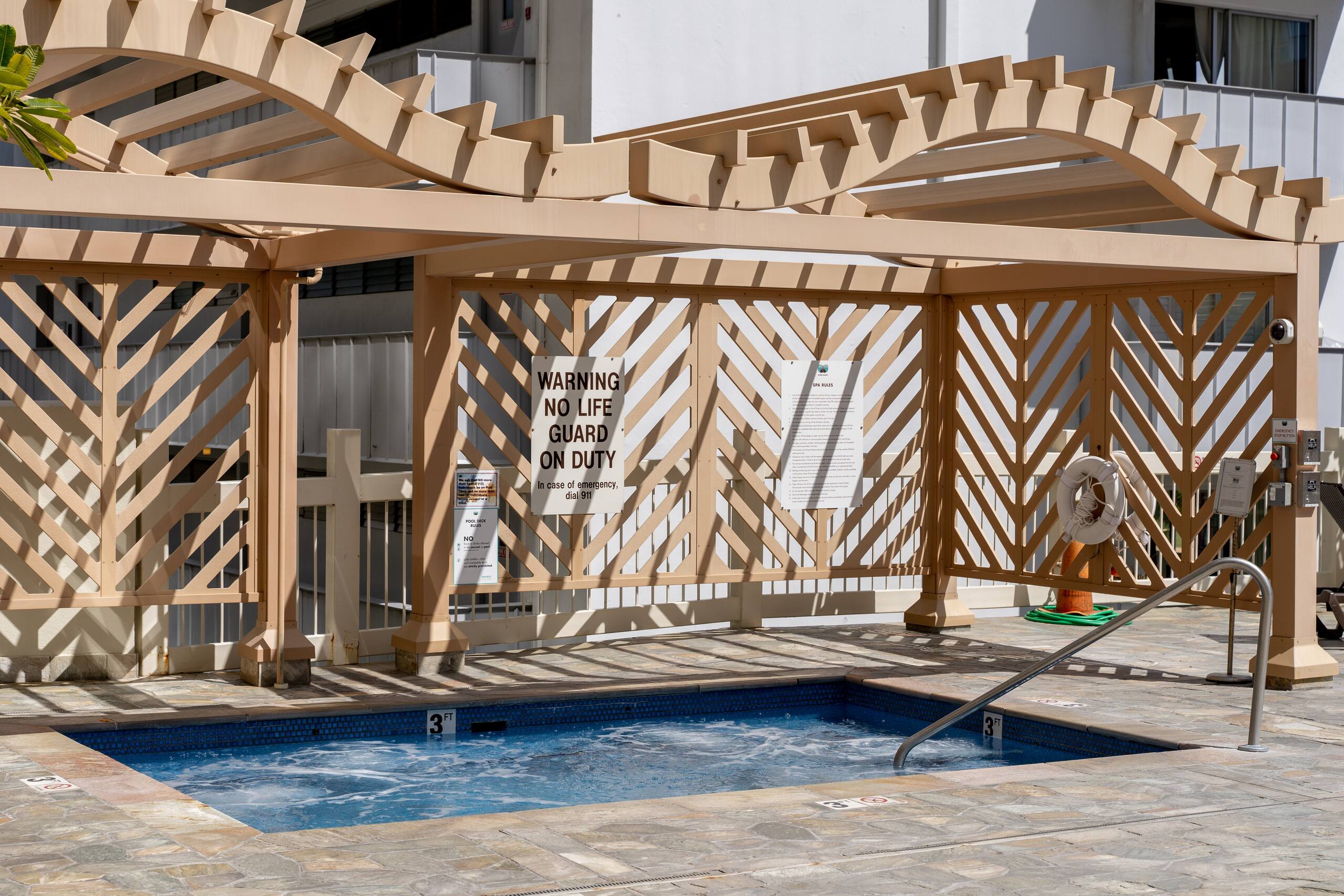 Condo in Honolulu · ★4.24 · 1 bedroom · 2 beds · 1 shared bath - Image 11