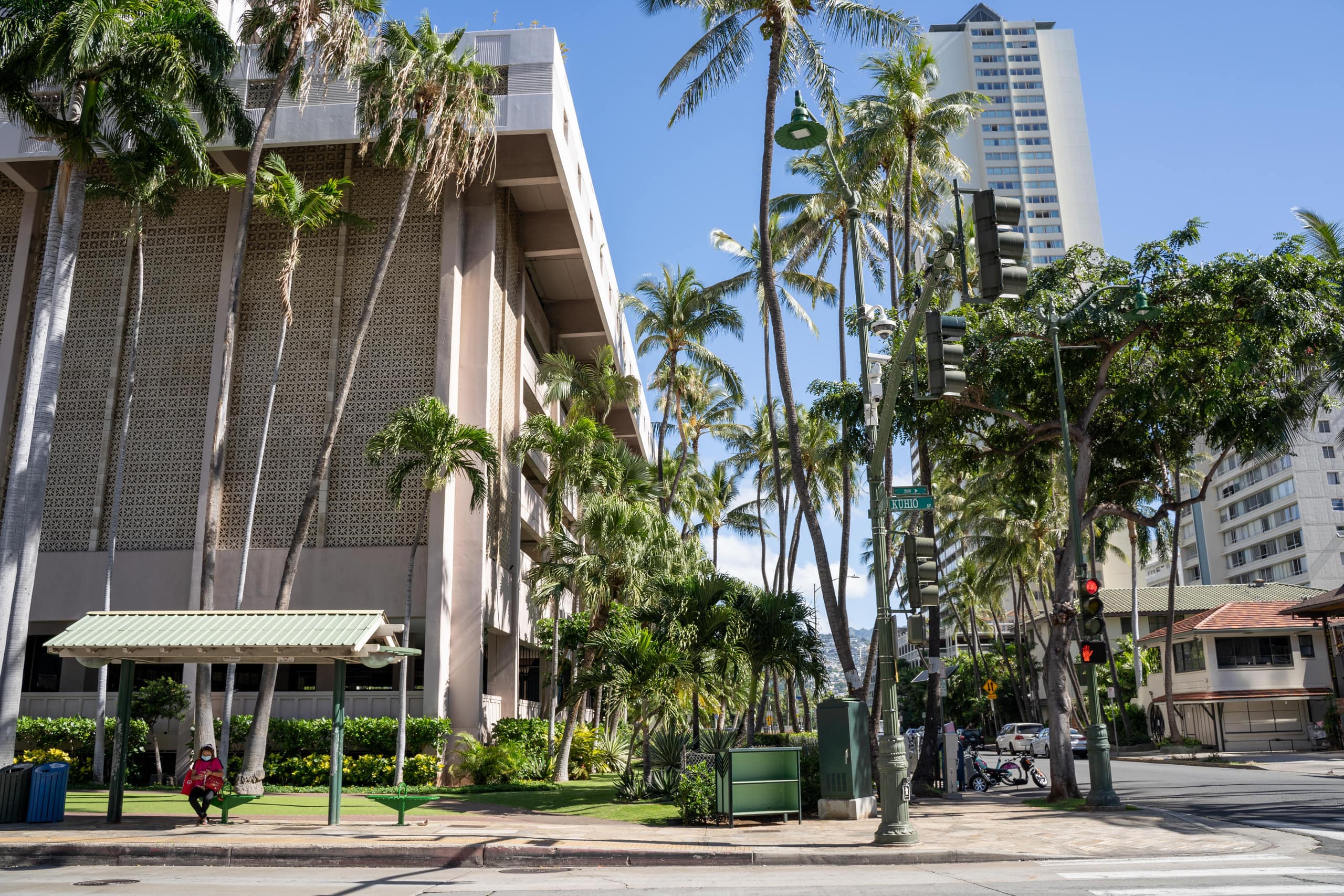 Condo in Honolulu · ★4.24 · 1 bedroom · 2 beds · 1 shared bath - Image 4