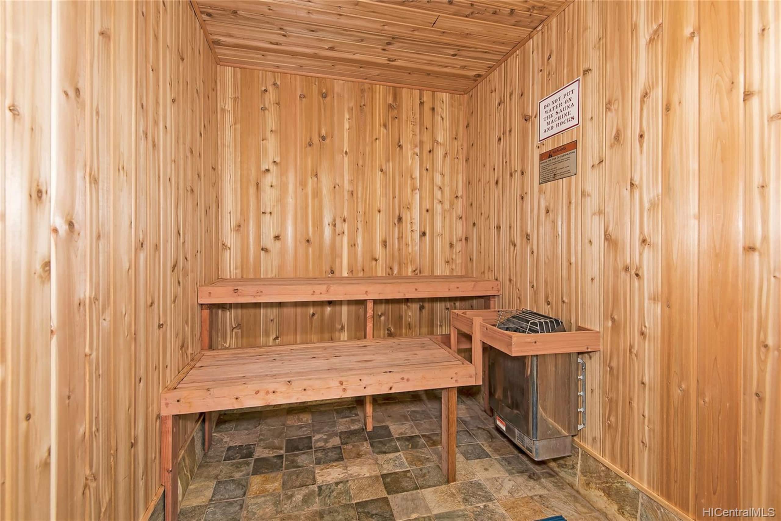 Condo in Honolulu · ★4.24 · 1 bedroom · 2 beds · 1 shared bath - Image 7