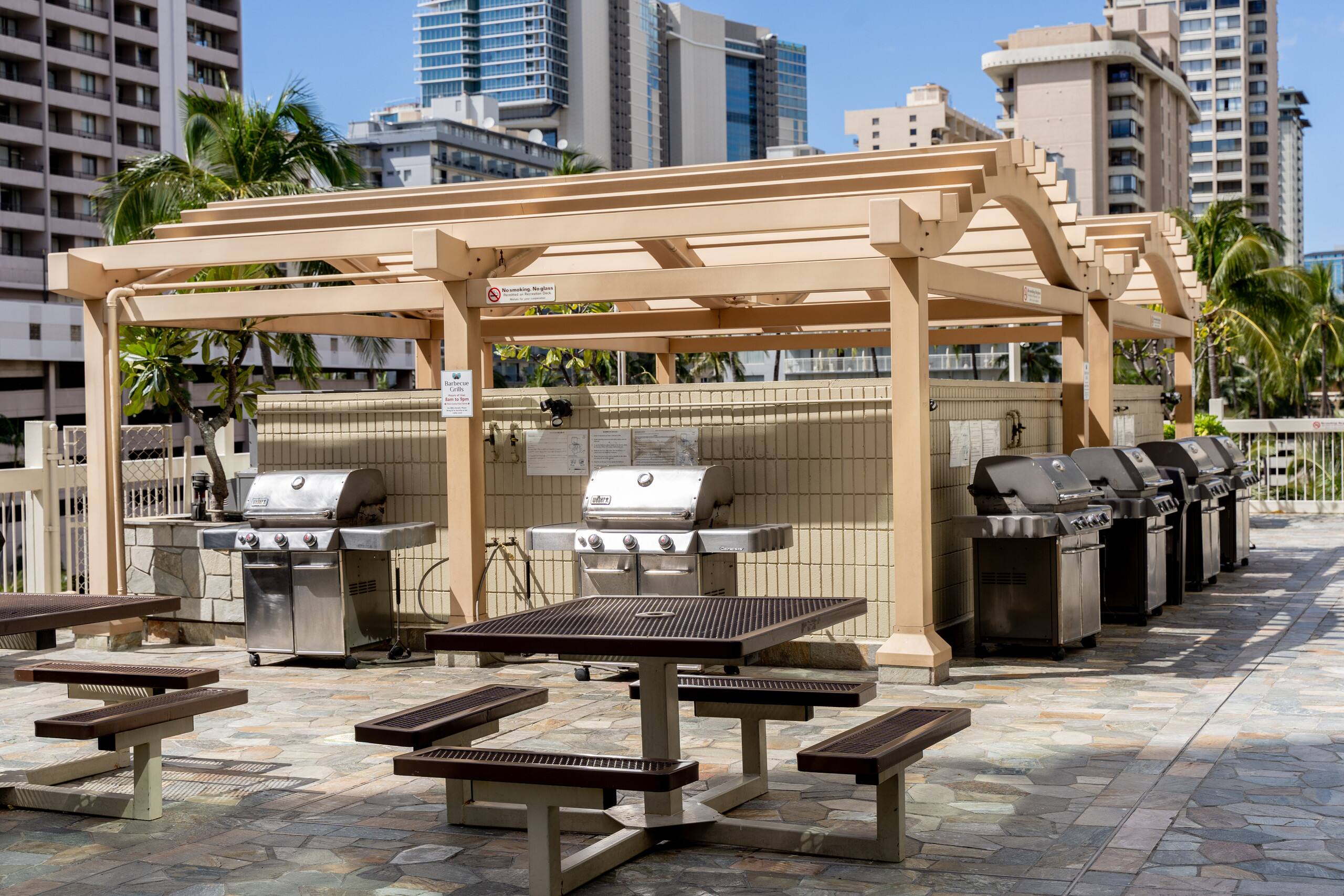 Condo in Honolulu · ★4.24 · 1 bedroom · 2 beds · 1 shared bath - Image 12