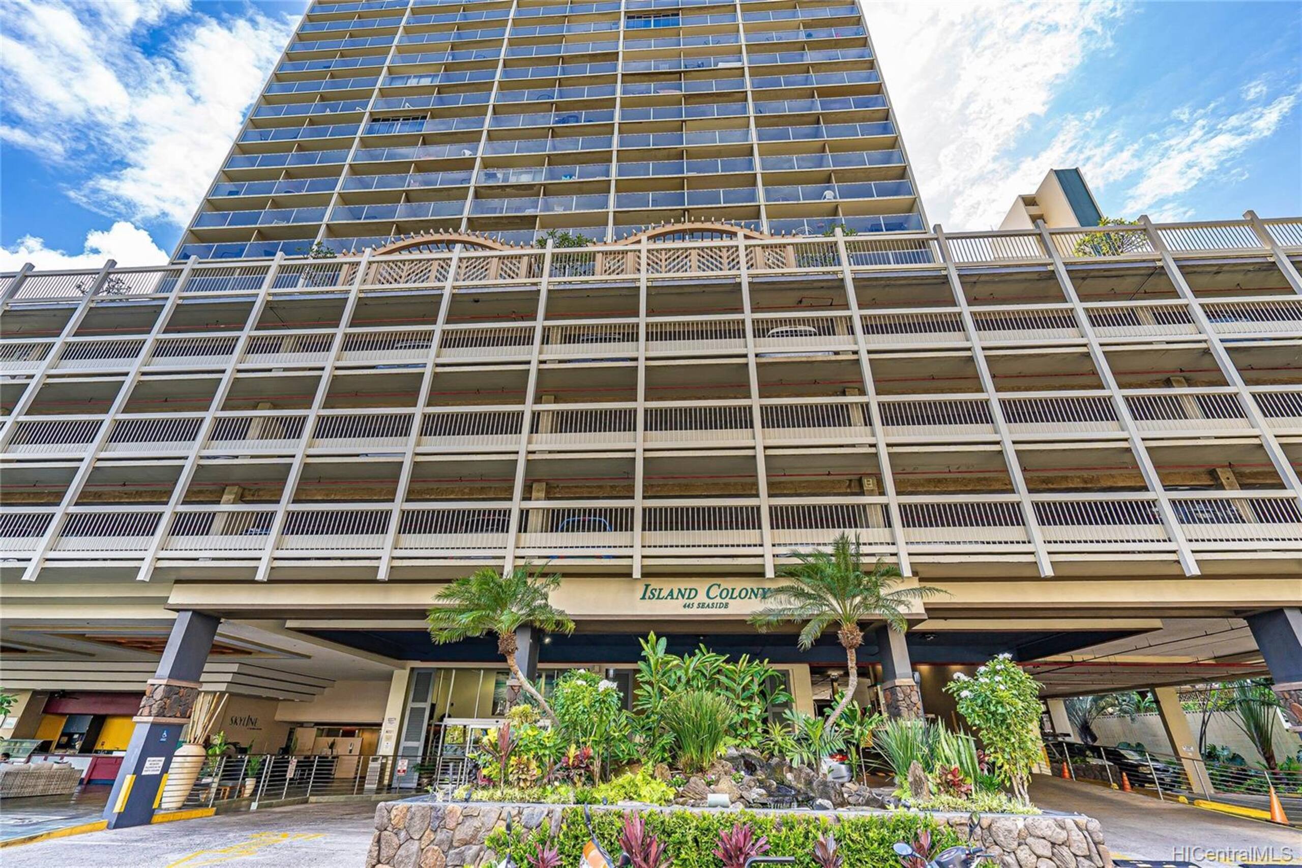 Condo in Honolulu · ★4.24 · 1 bedroom · 2 beds · 1 shared bath - Image 2
