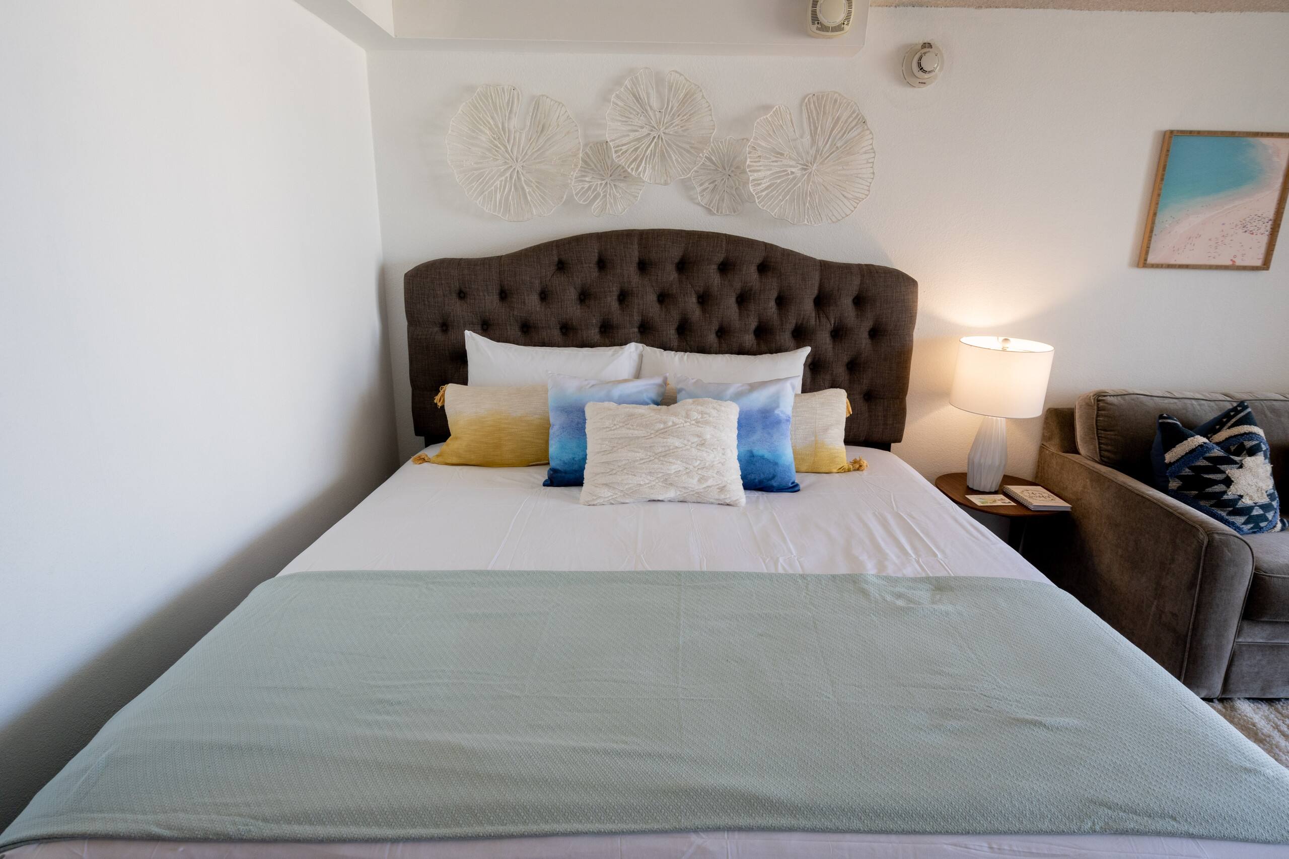 Condo in Honolulu · ★4.24 · 1 bedroom · 2 beds · 1 shared bath - Image 24