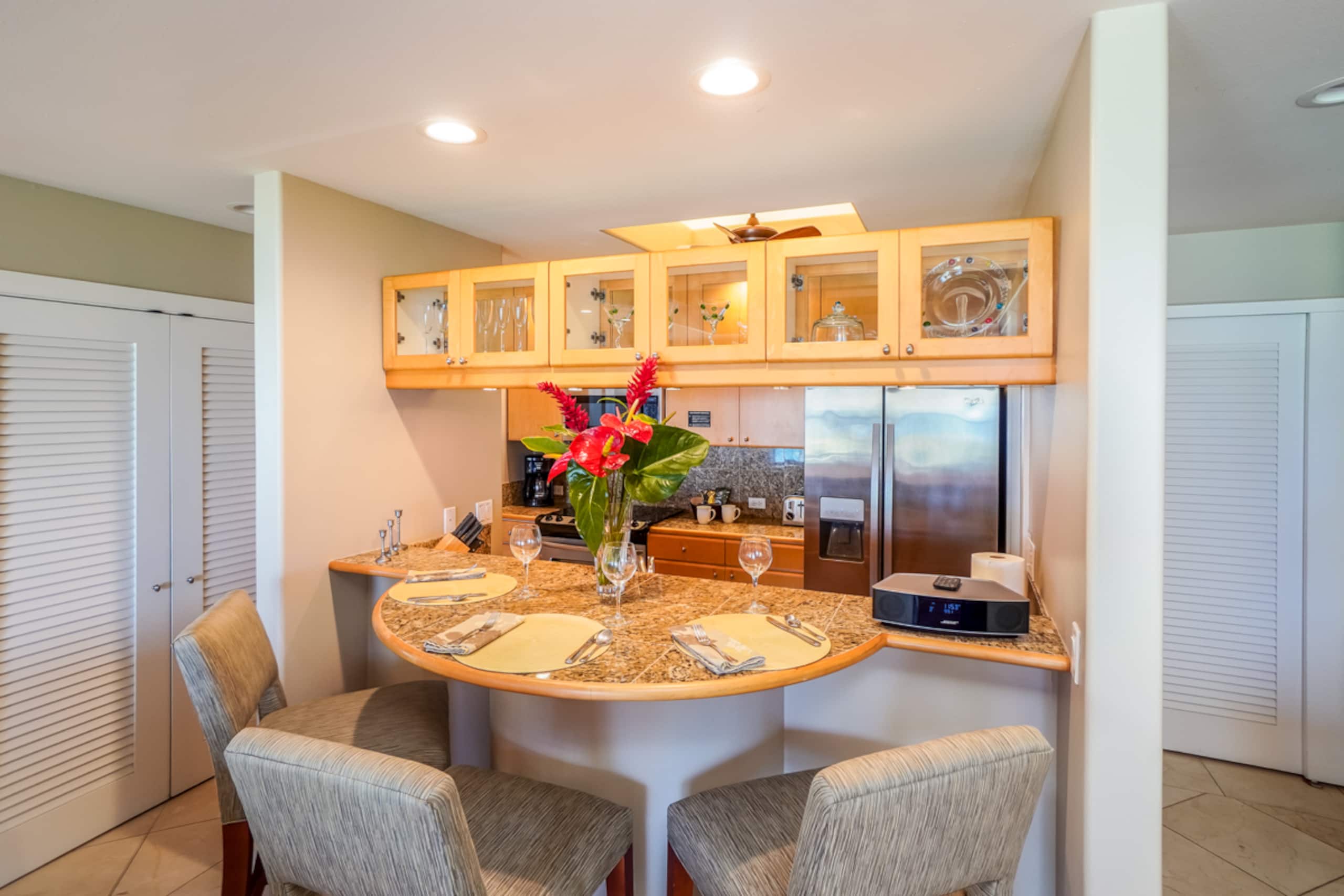 Condo in Kailua-Kona · ★4.75 · 2 bedrooms · 4 beds · No bathroom - Image 5