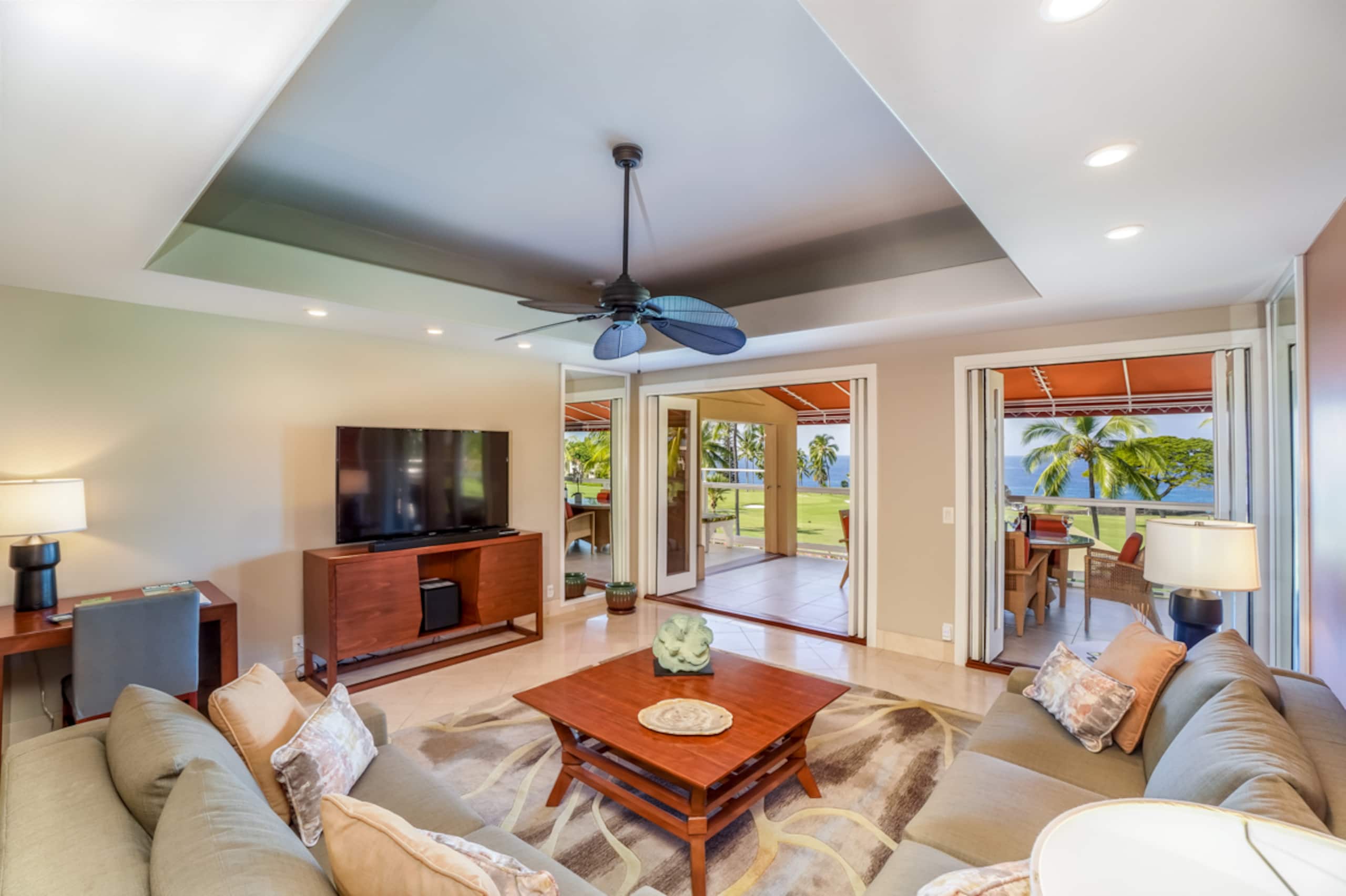 Condo in Kailua-Kona · ★4.75 · 2 bedrooms · 4 beds · No bathroom - Image 13