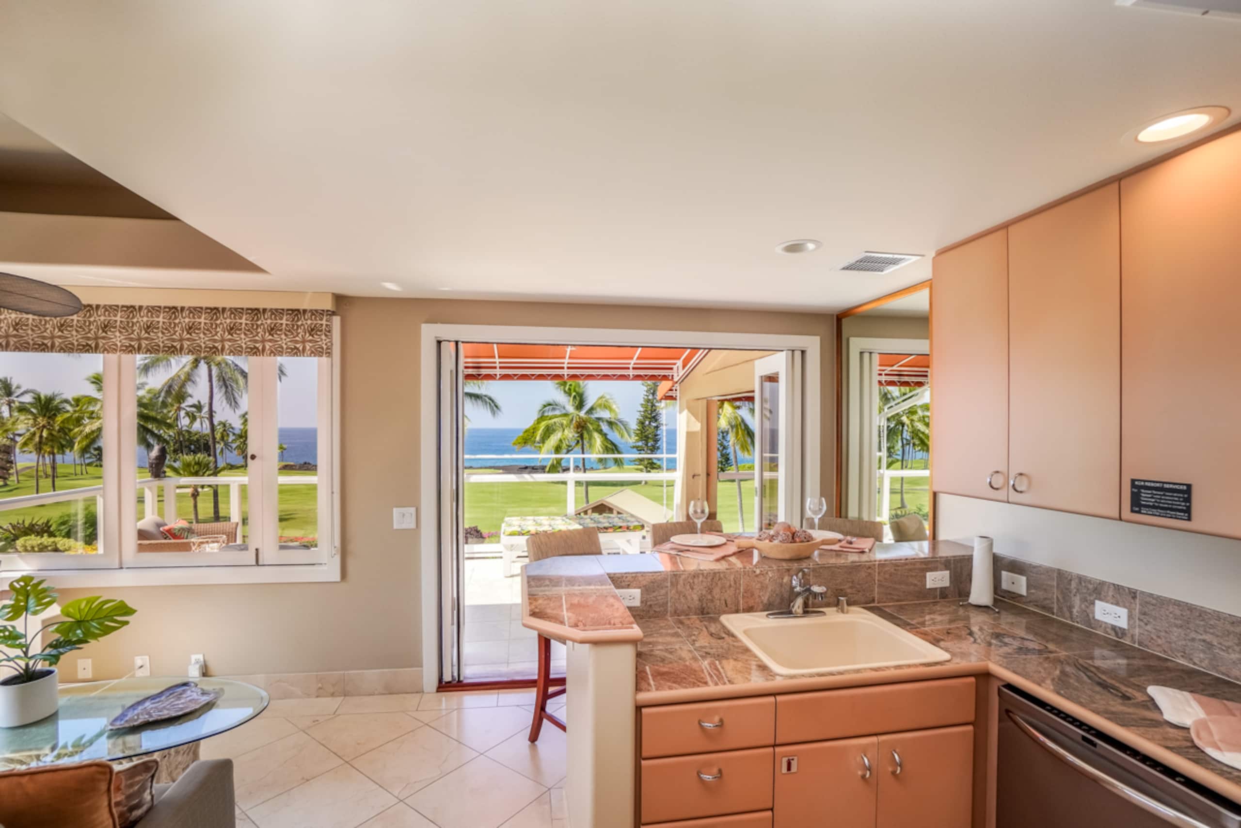 Condo in Kailua-Kona · ★4.75 · 2 bedrooms · 4 beds · No bathroom - Image 6