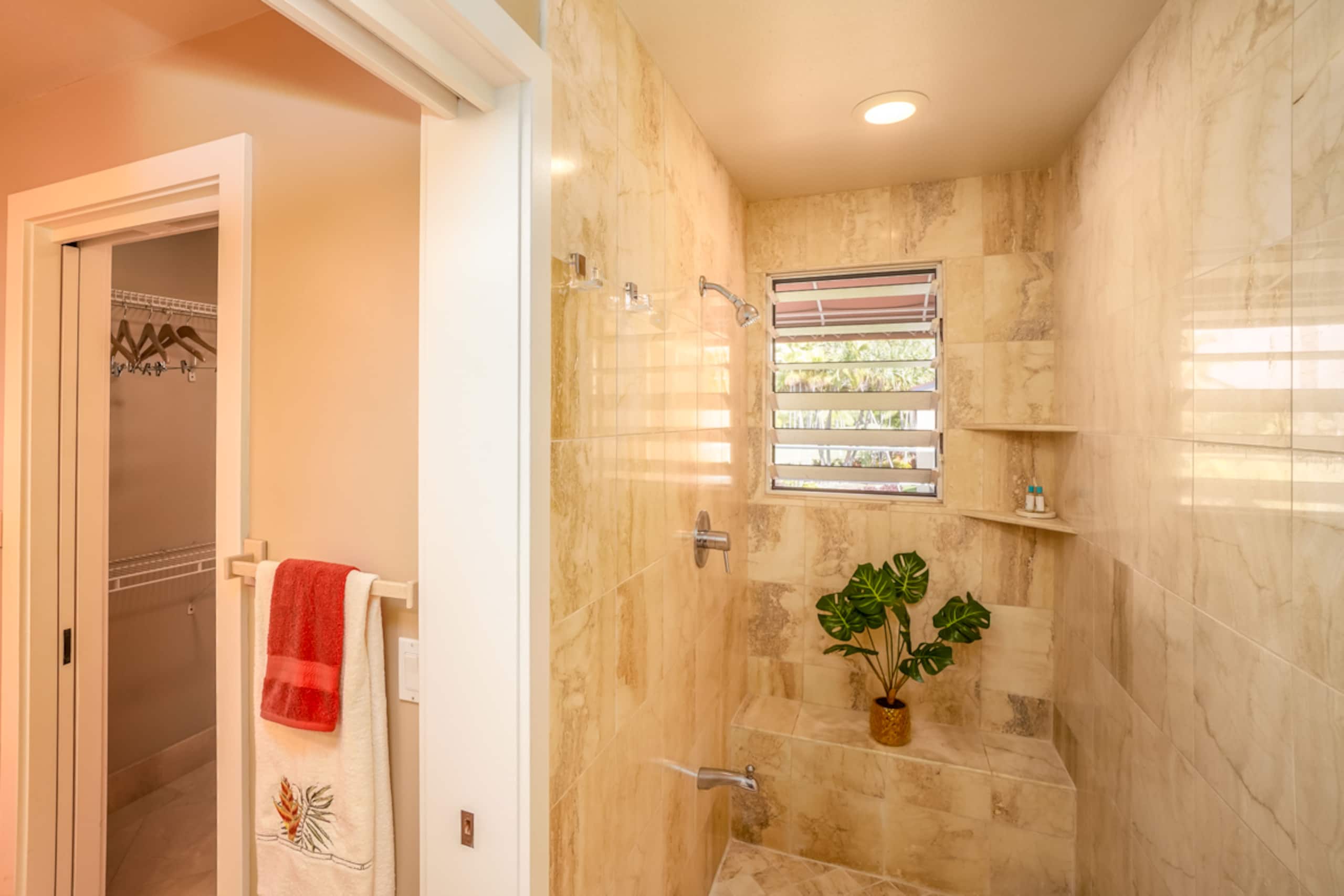 Condo in Kailua-Kona · ★4.75 · 2 bedrooms · 4 beds · No bathroom - Image 18