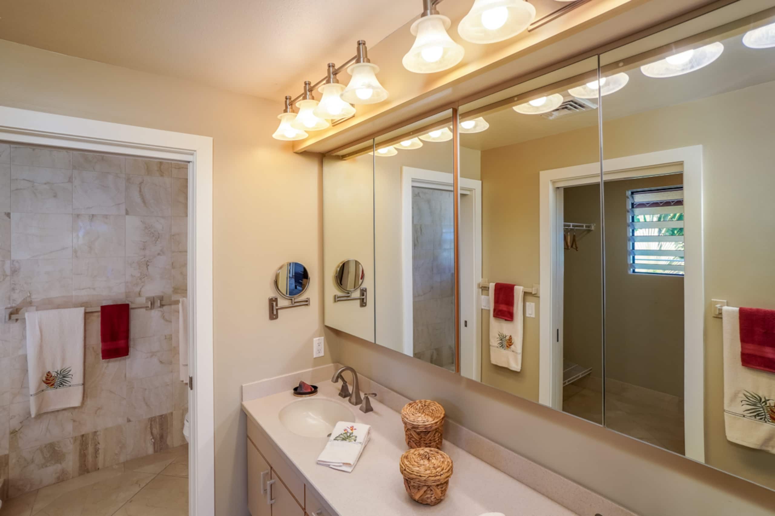 Condo in Kailua-Kona · ★4.75 · 2 bedrooms · 4 beds · No bathroom - Image 17