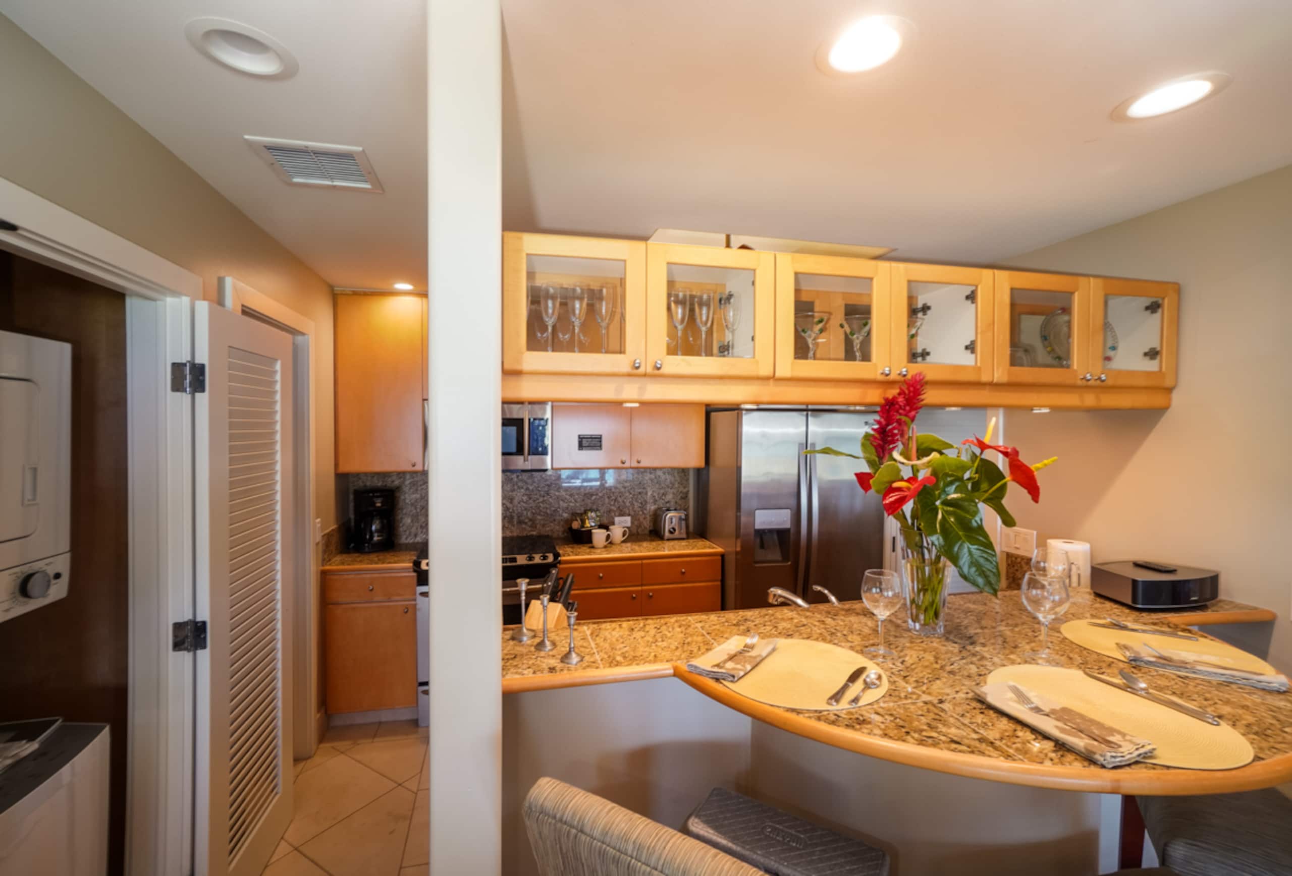 Condo in Kailua-Kona · ★4.75 · 2 bedrooms · 4 beds · No bathroom - Image 12