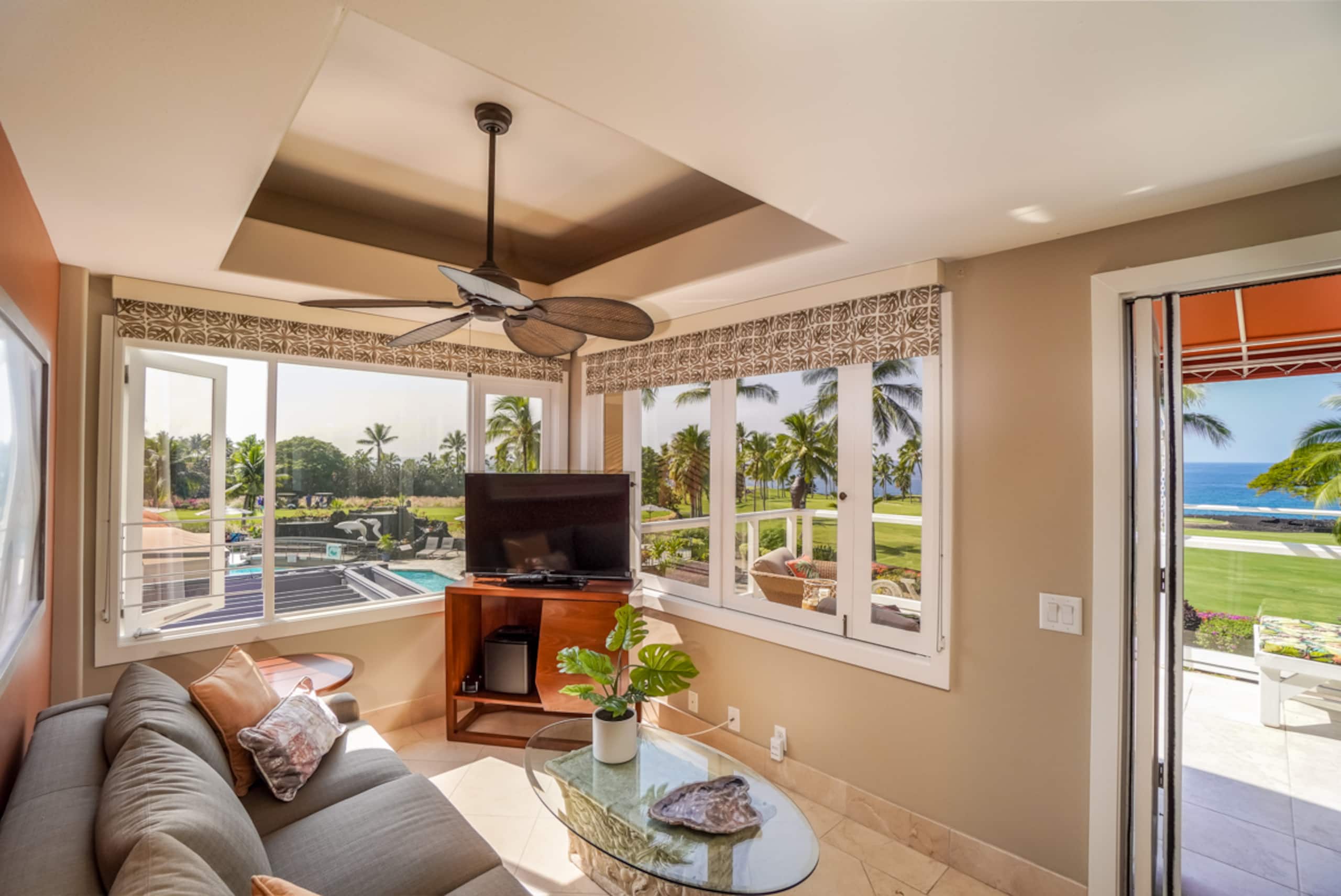Condo in Kailua-Kona · ★4.75 · 2 bedrooms · 4 beds · No bathroom - Image 10