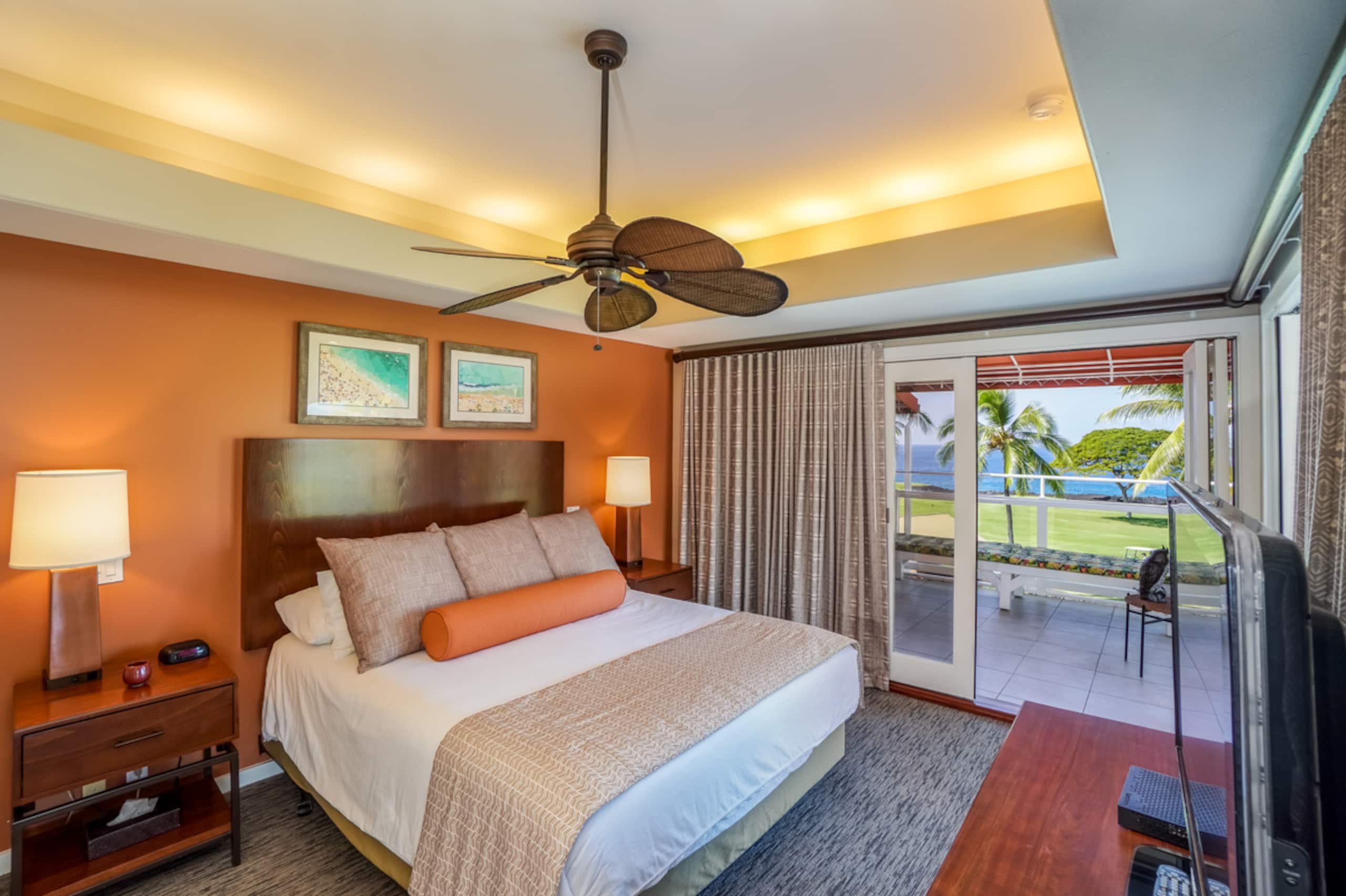 Condo in Kailua-Kona · ★4.75 · 2 bedrooms · 4 beds · No bathroom - Image 14