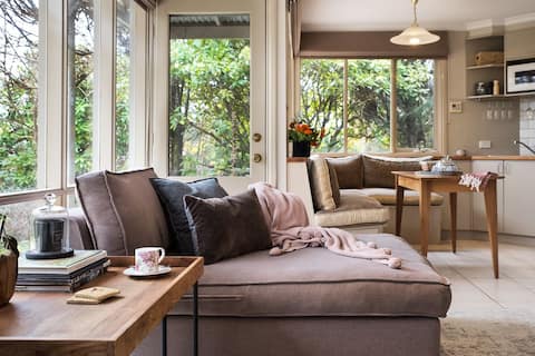 The Acorn -open fire,spa bath,dog friendly