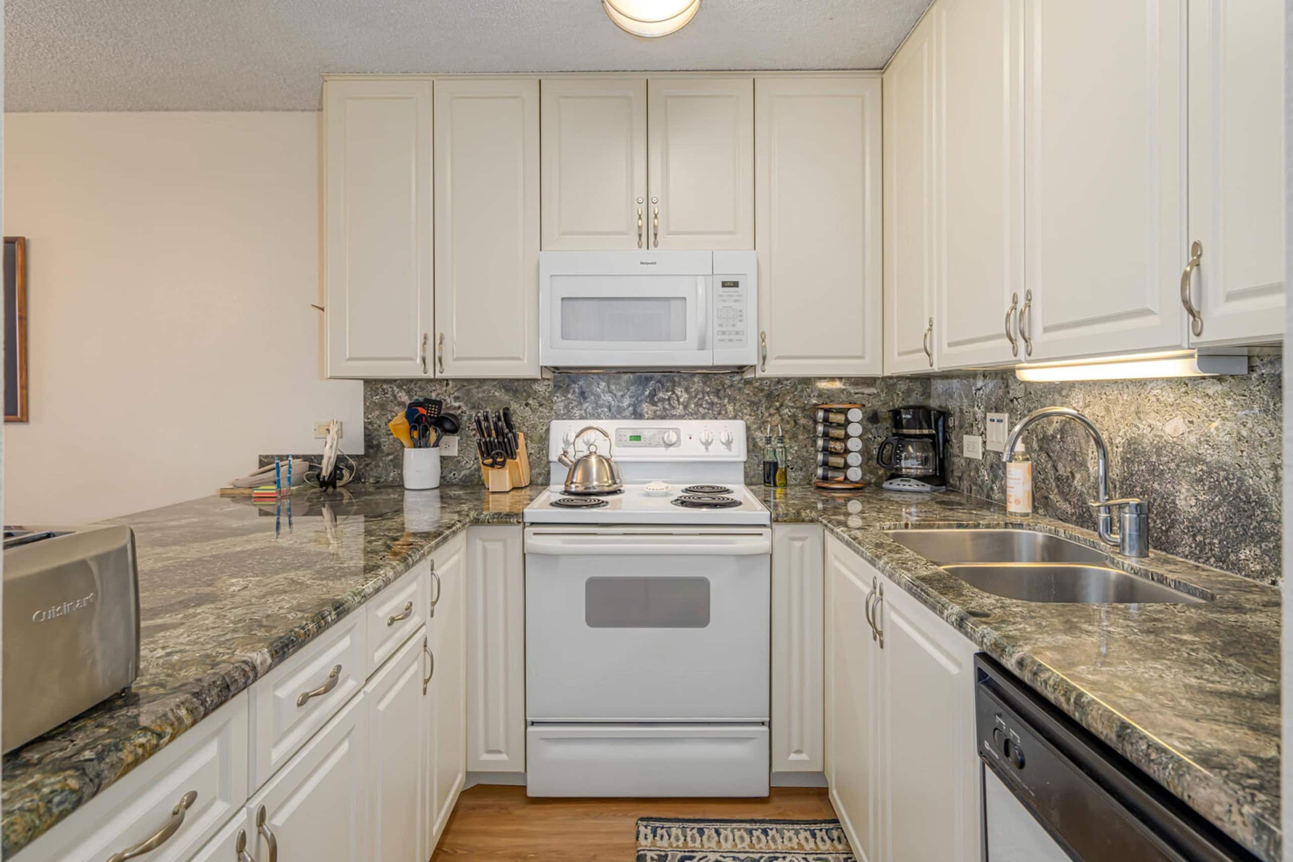 Condo in Kihei · ★4.85 · 1 bedroom · 2 beds · 2 private baths - Image 14