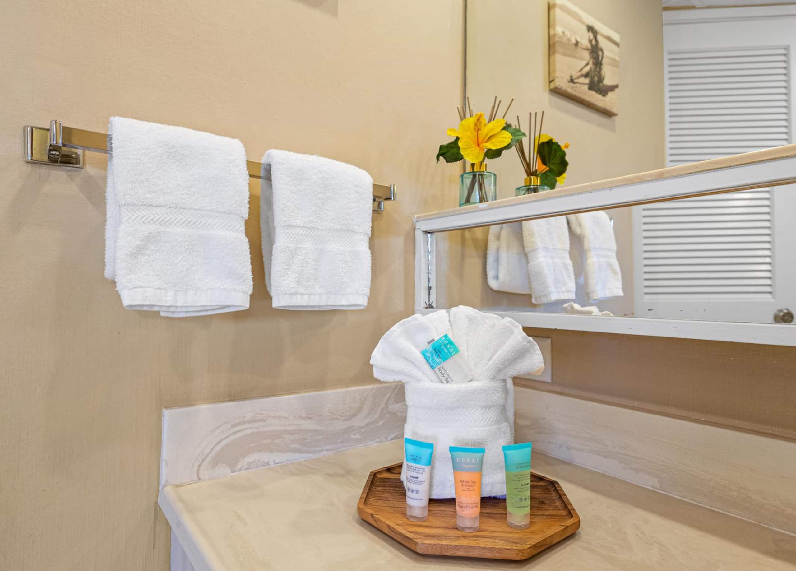 Condo in Lahaina · ★4.57 · 1 bedroom · 2 beds · 1 bath - Image 25