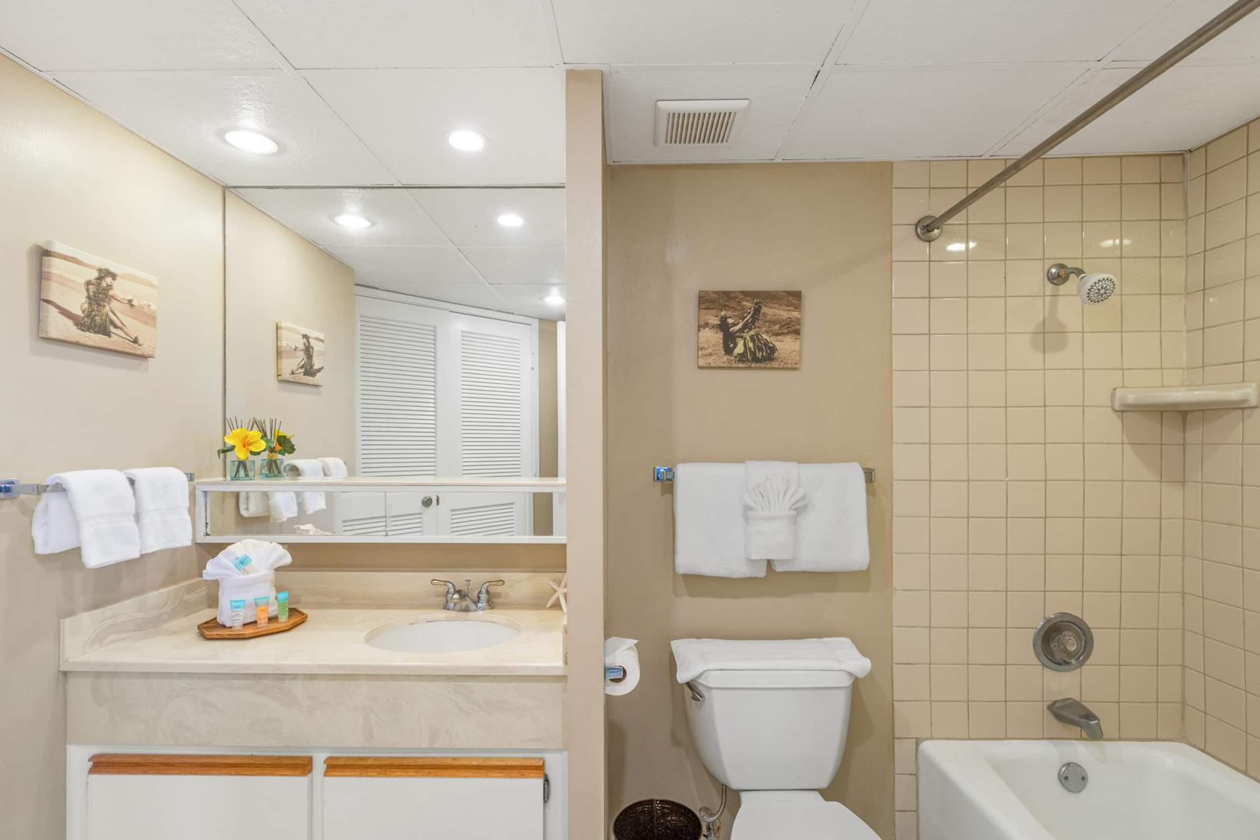 Condo in Lahaina · ★4.57 · 1 bedroom · 2 beds · 1 bath - Image 26
