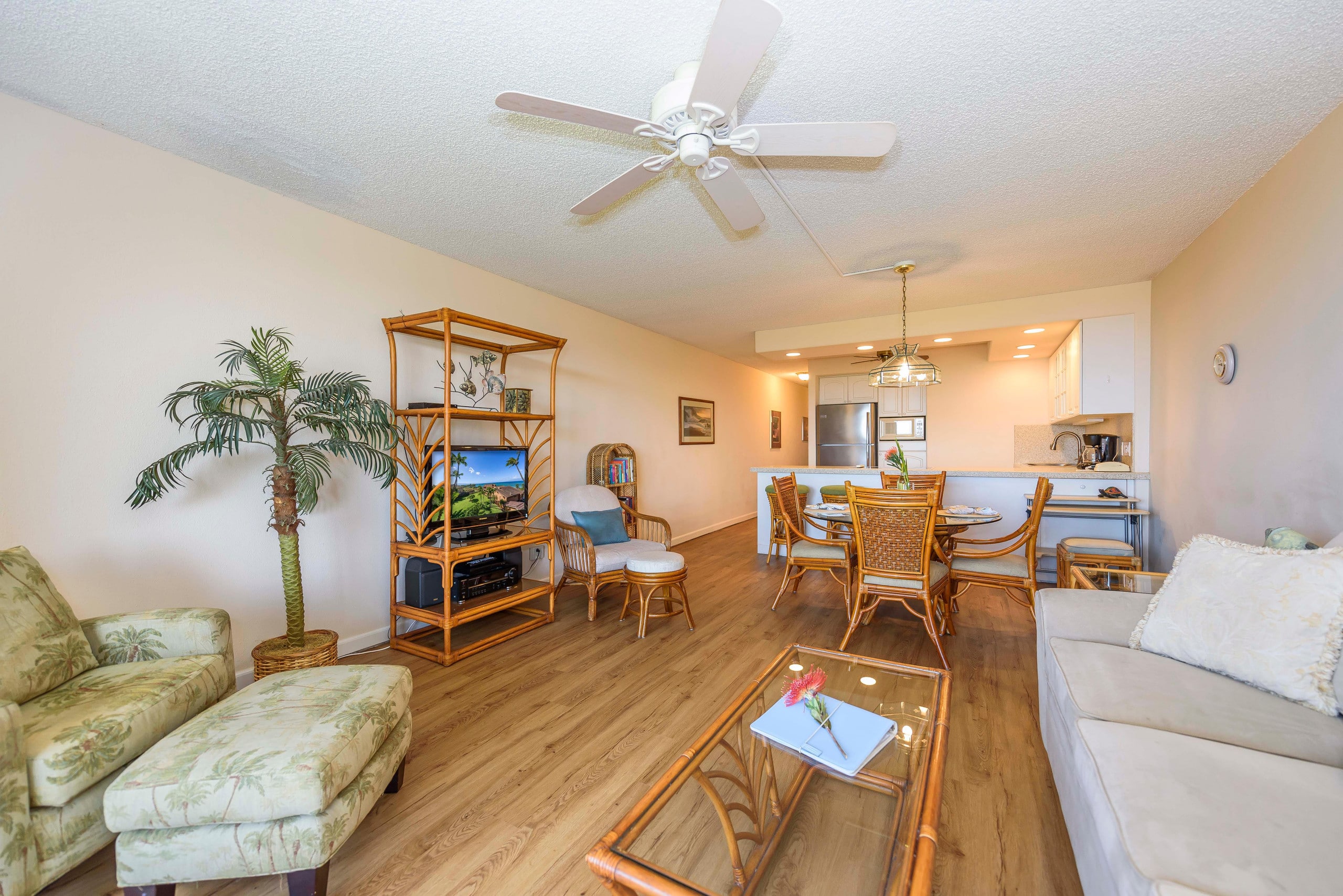 Condo in Lahaina · ★4.82 · 1 bedroom · 2 beds · 1 bath - Image 10