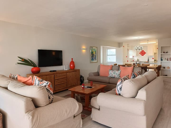 Hill House Holiday | Back-up Power, Sea Views - Plettenberg Bay