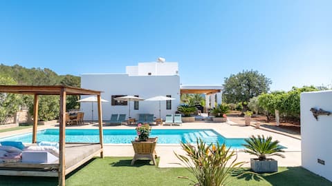Anuncio de Airbnb popular: Villa Can Lloren en Sant Joan De Labritja