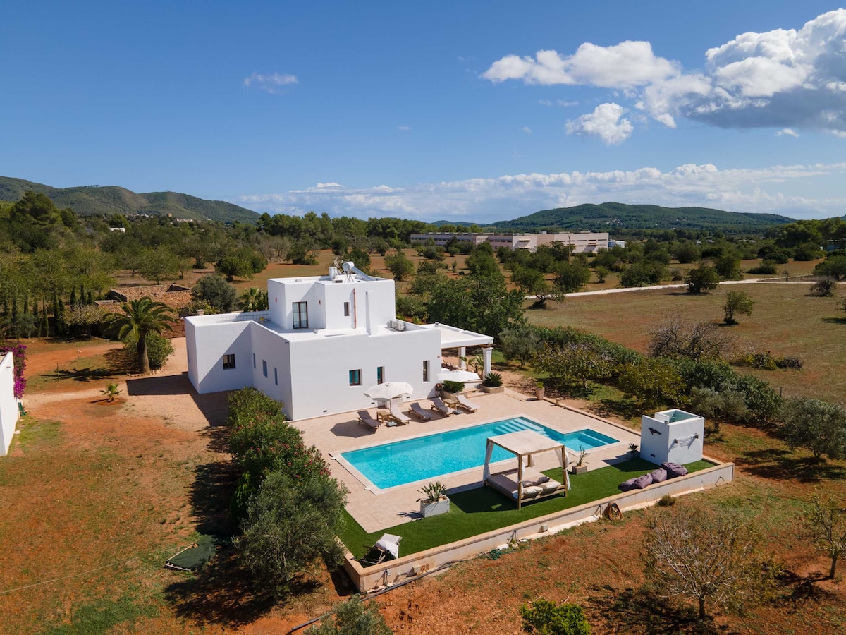 Popular Airbnb listing: Villa Can Lloren in Sant Joan De Labritja