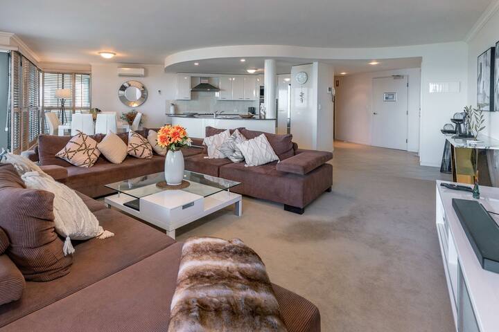 Le Point 702 – Luxury and Views! gallery image 4