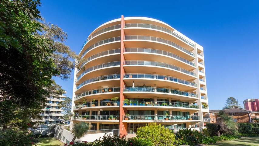 Le Point 702 – Luxury and Views! gallery image 2