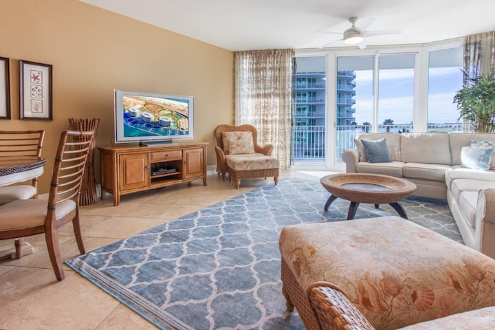 Bayside Condo Overlooking Outdoor Pool Deck! - Orange Beach, AL