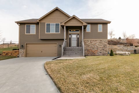 The Landing Place - Stunning Retreat w/ Fire Pit