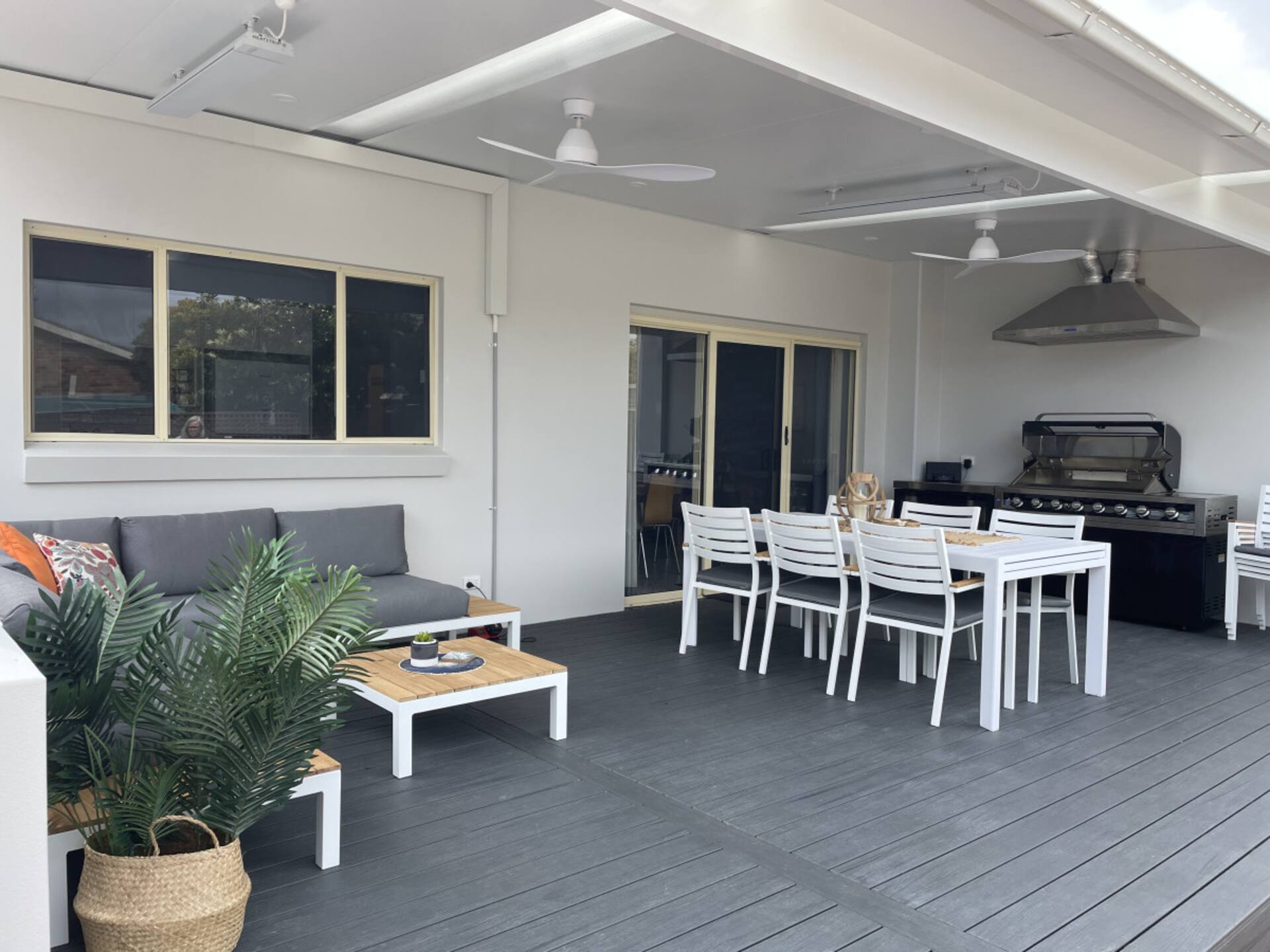 Blue Bay - Close to Fingal Bay Beach. Mid Week Stay Special Now On.