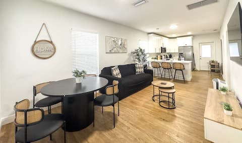 Top Airbnb: Cozy Stylish Chic Home Ybor, DT Central Location in Jackson Heights